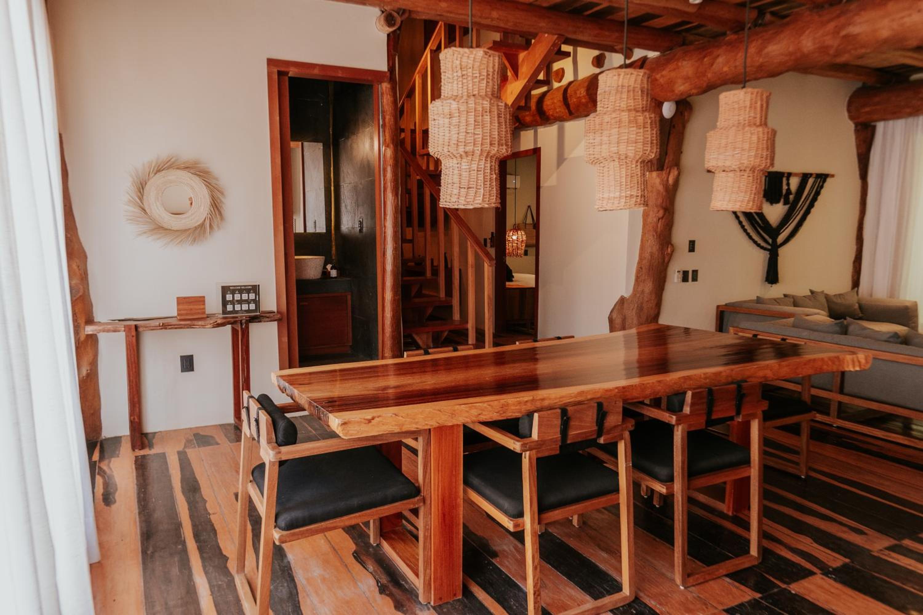 Superior Suite - Photo 25
