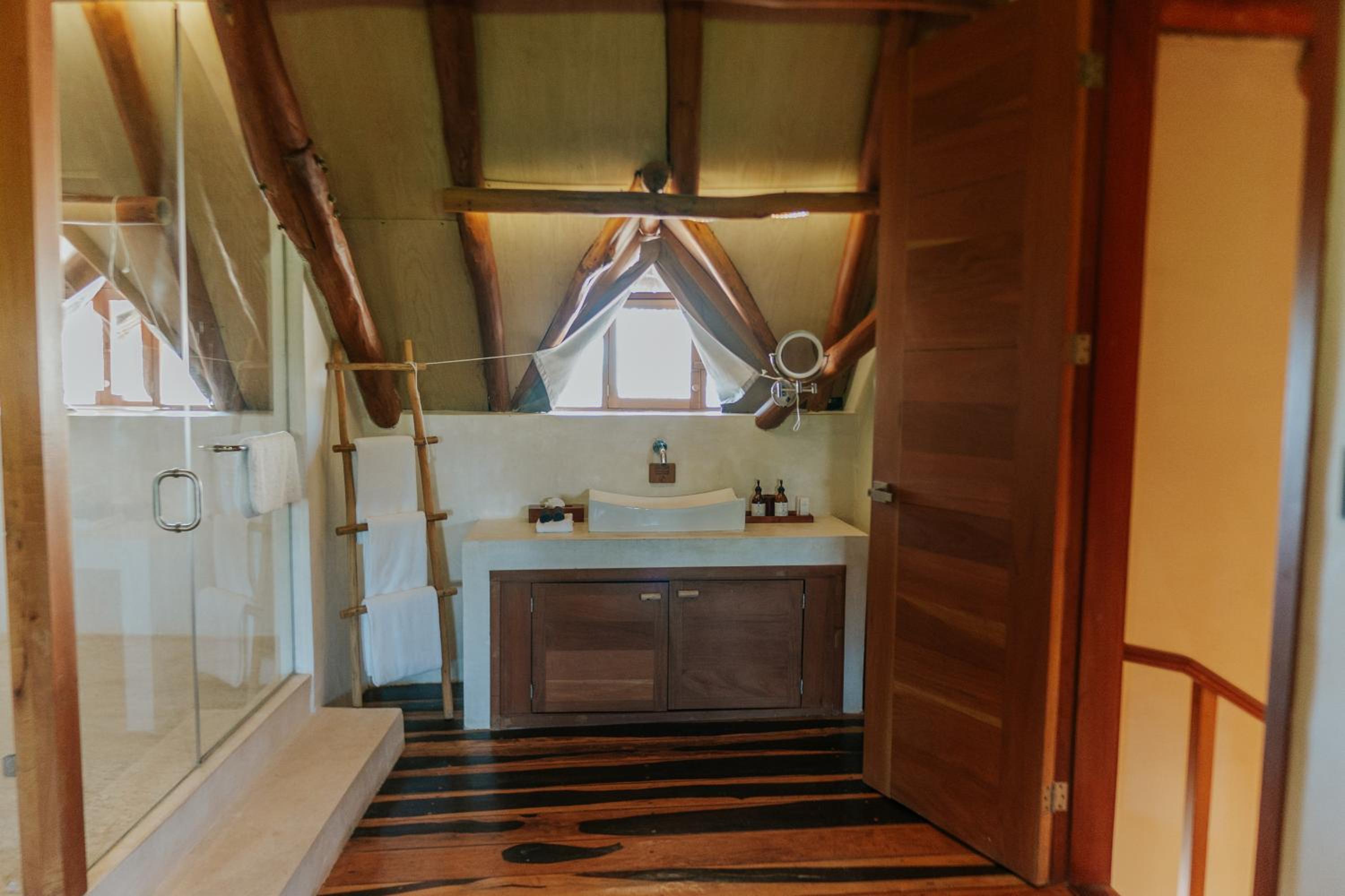 Superior Suite - Photo 19