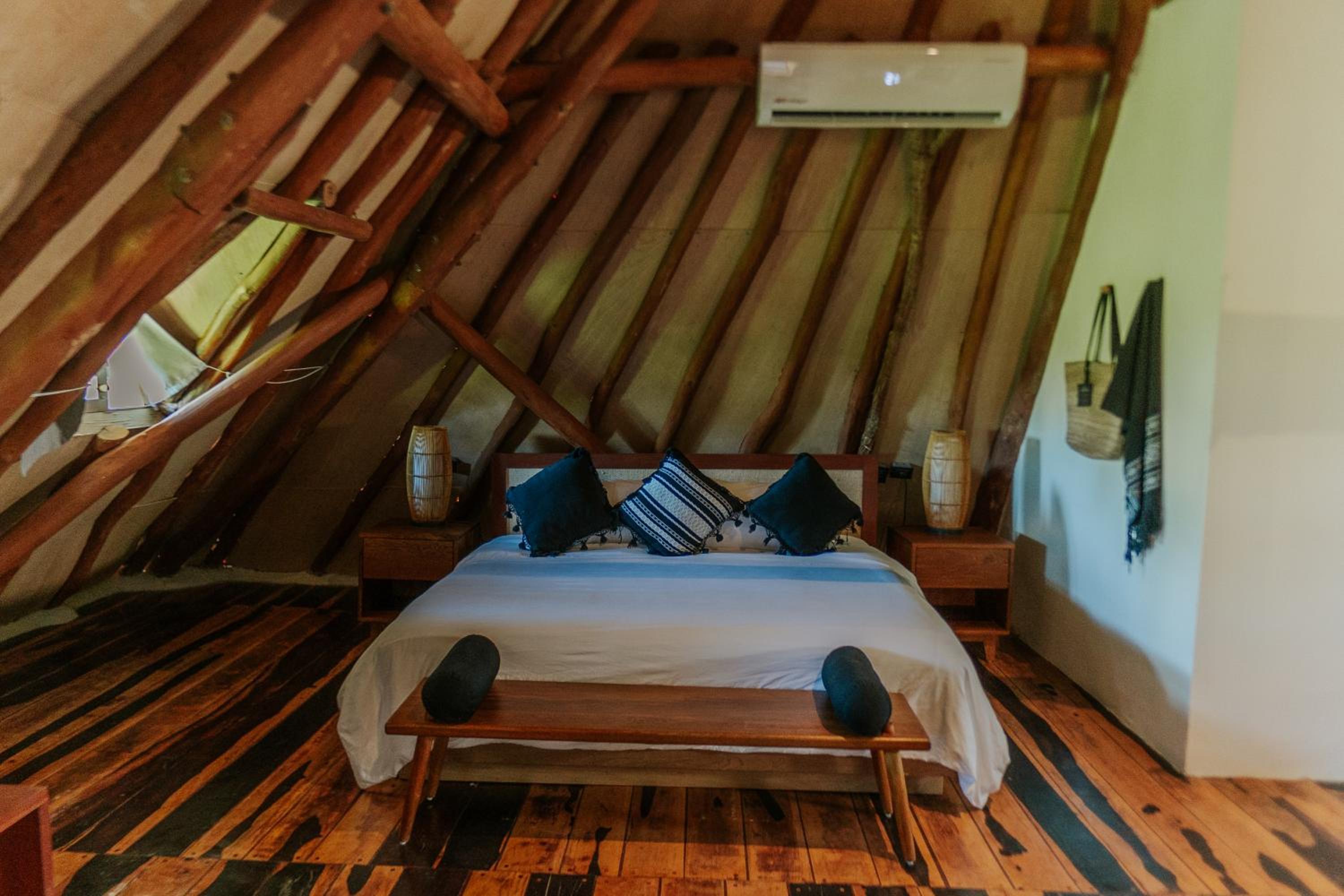 Superior Suite - Photo 16