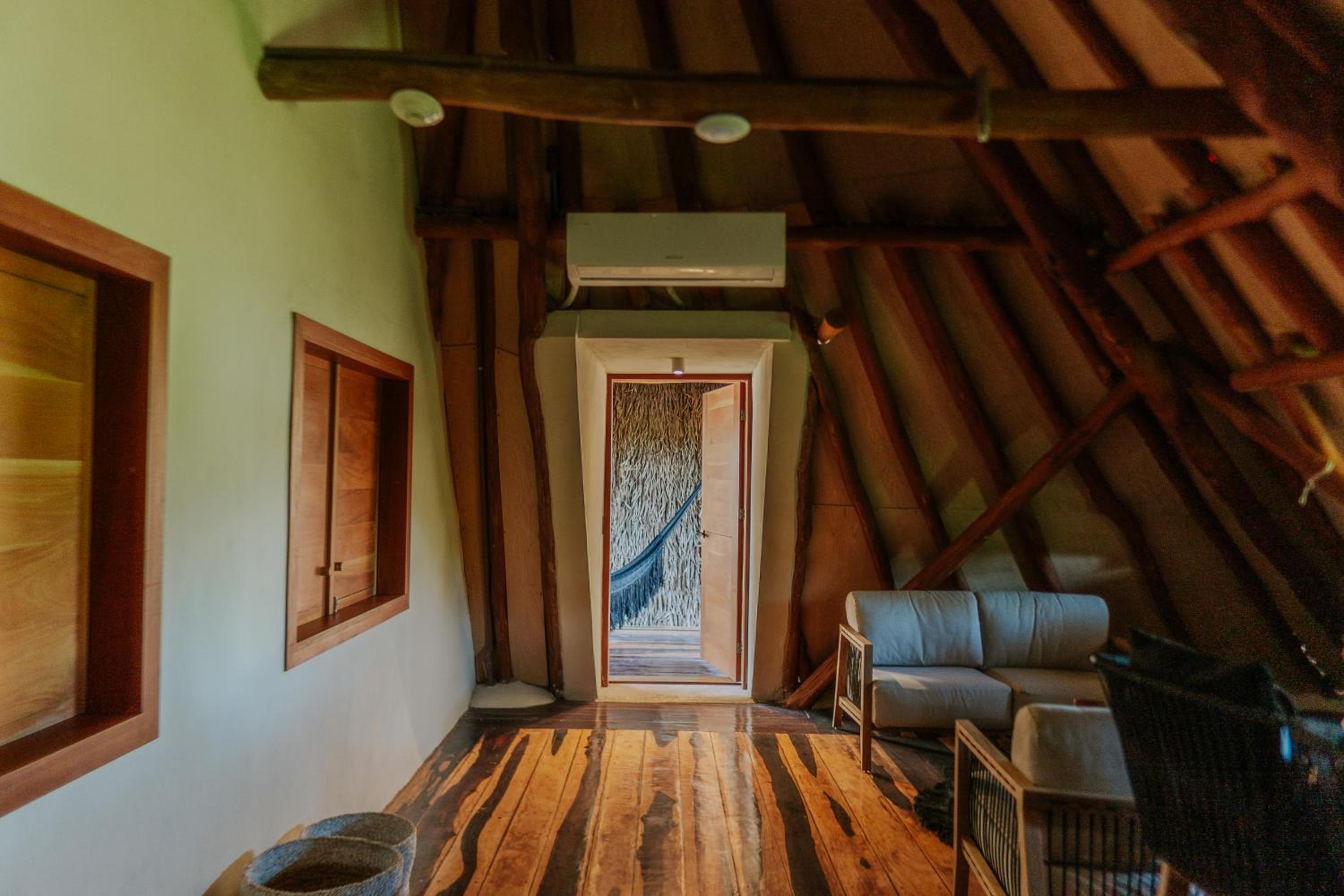 Superior Suite - Photo 17