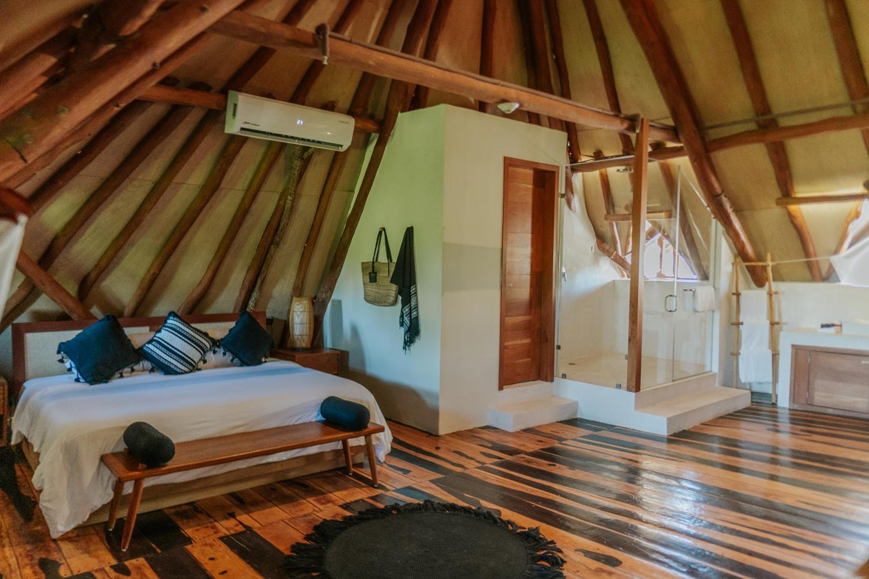 Superior Suite - Photo 11