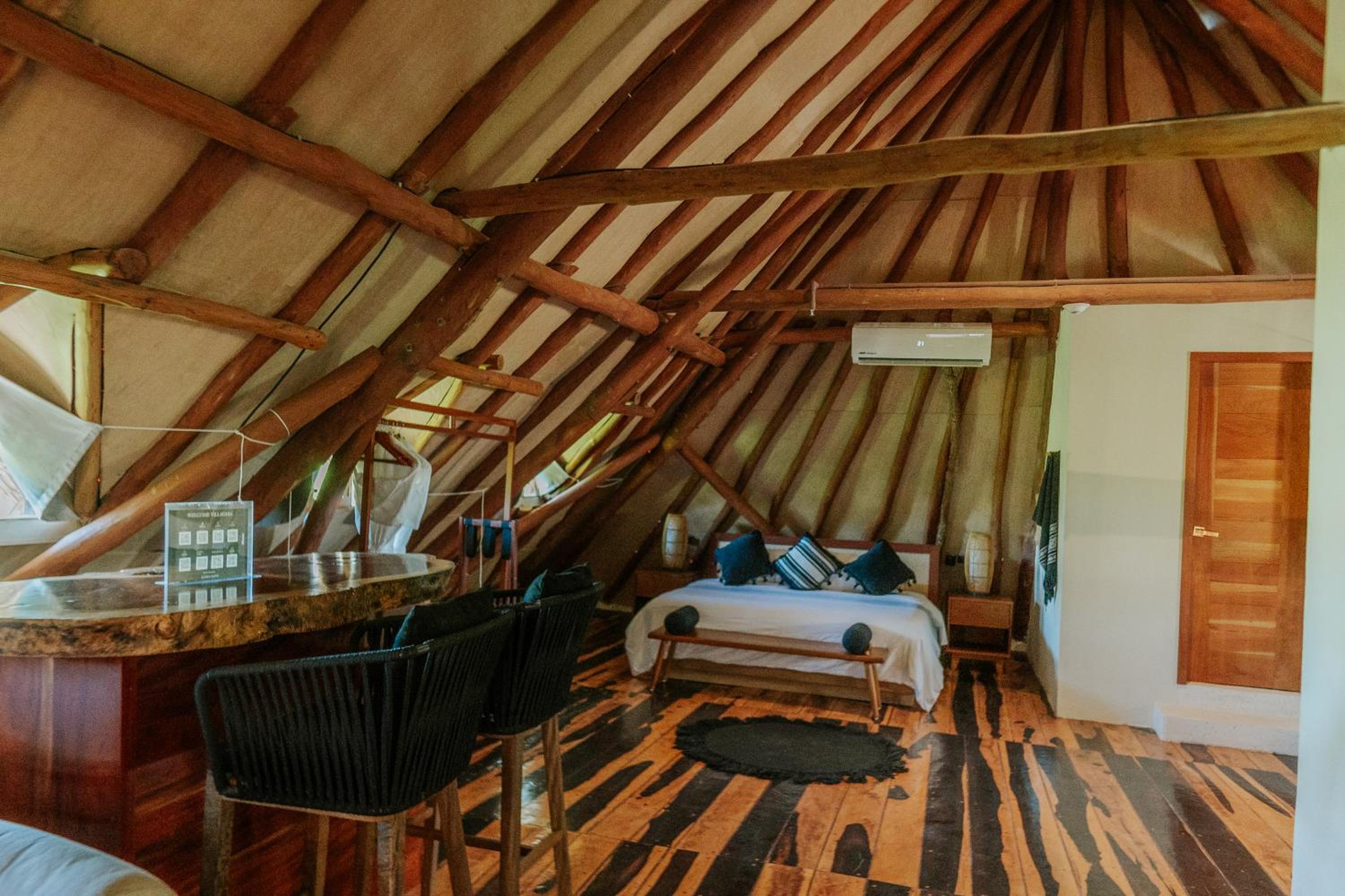 Superior Suite - Photo 7