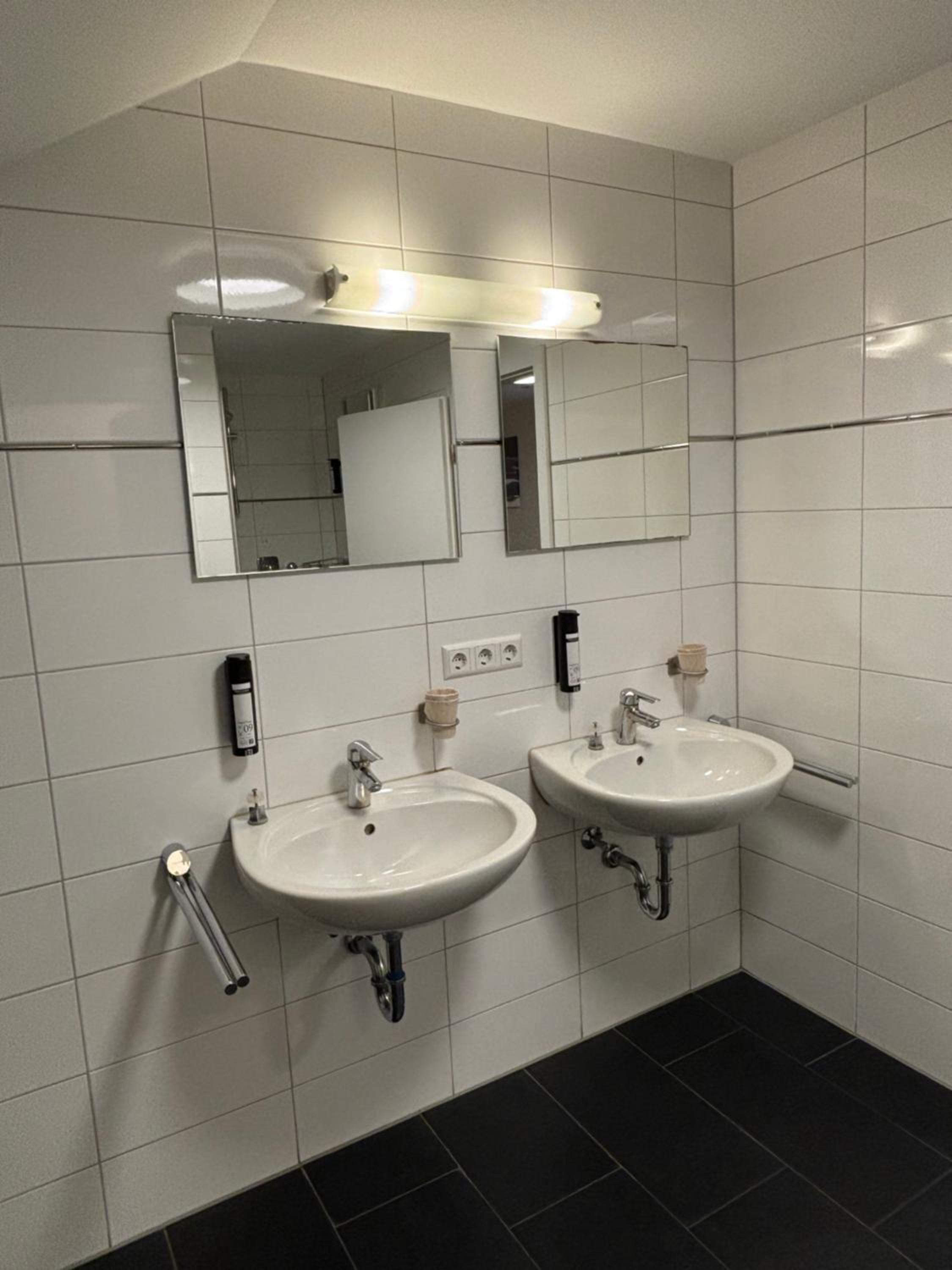 Single Room with Shared Bathroom photo 2