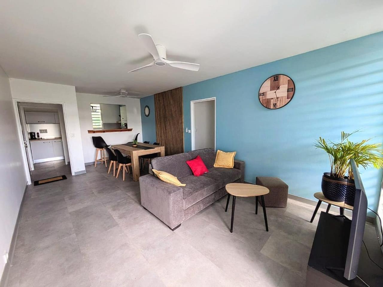 Four-Bedroom Apartment With Balcony  photo 1