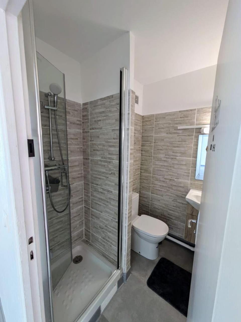 Four-Bedroom Apartment With Balcony  photo 2