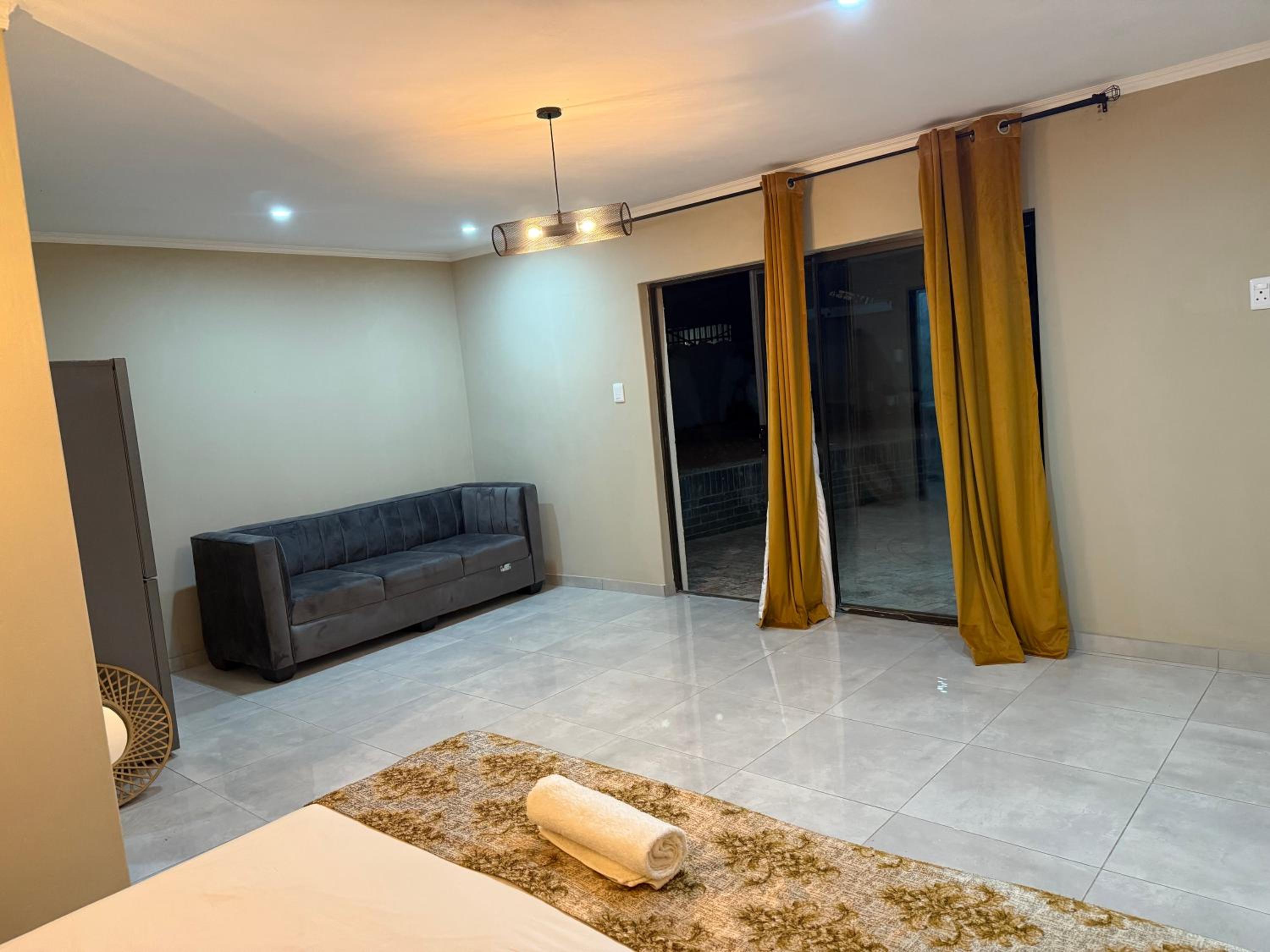 Superior Family Room photo 1