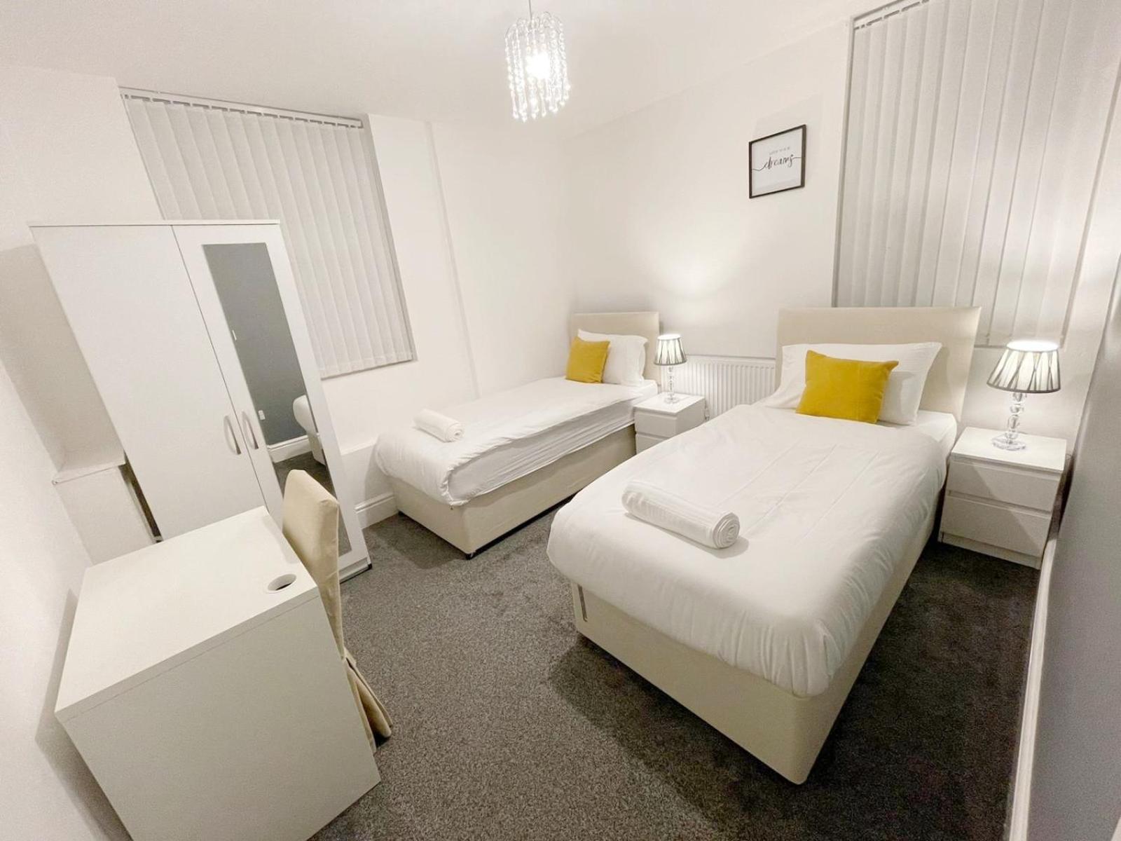 One-Bedroom House photo 1