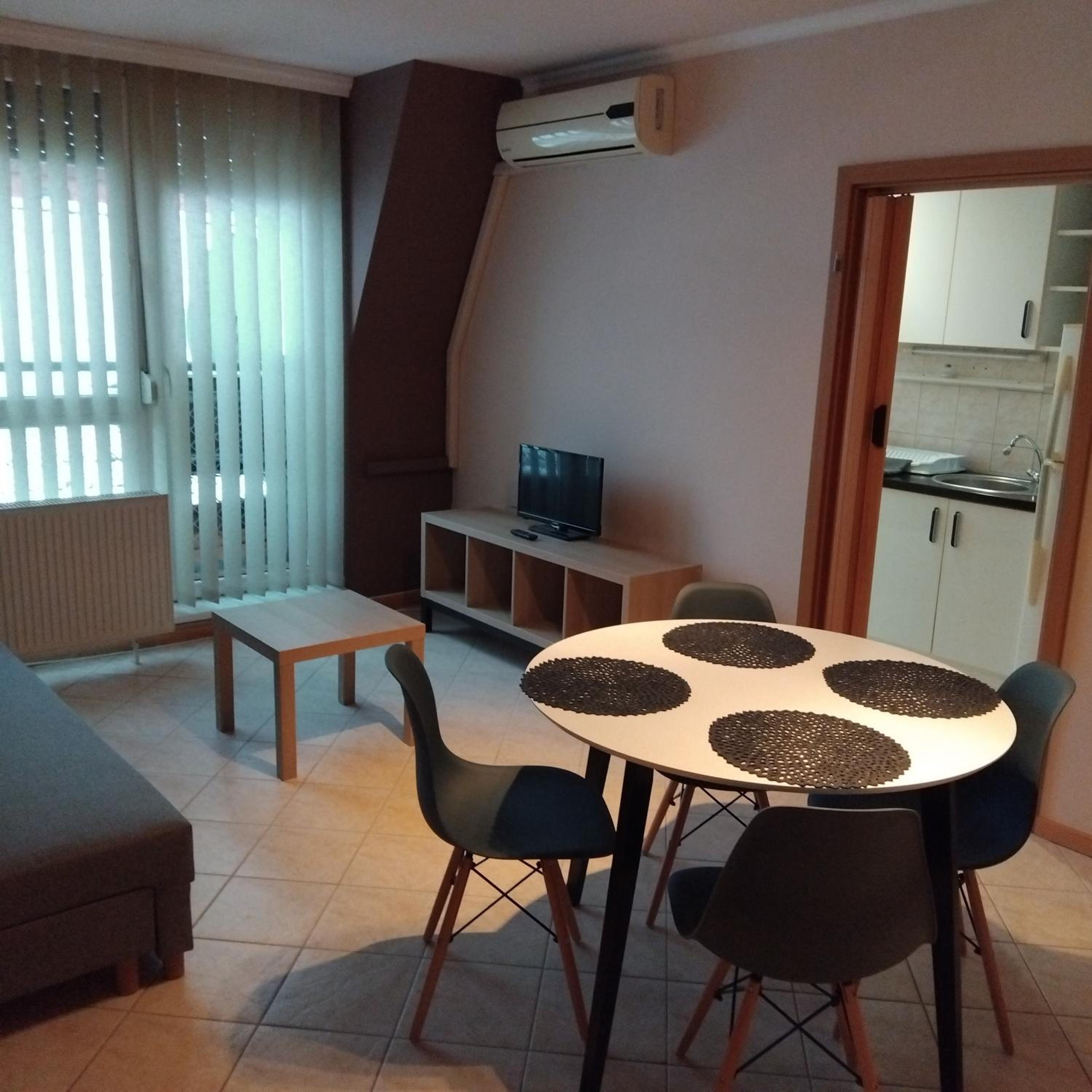 One-Bedroom Apartment photo 1