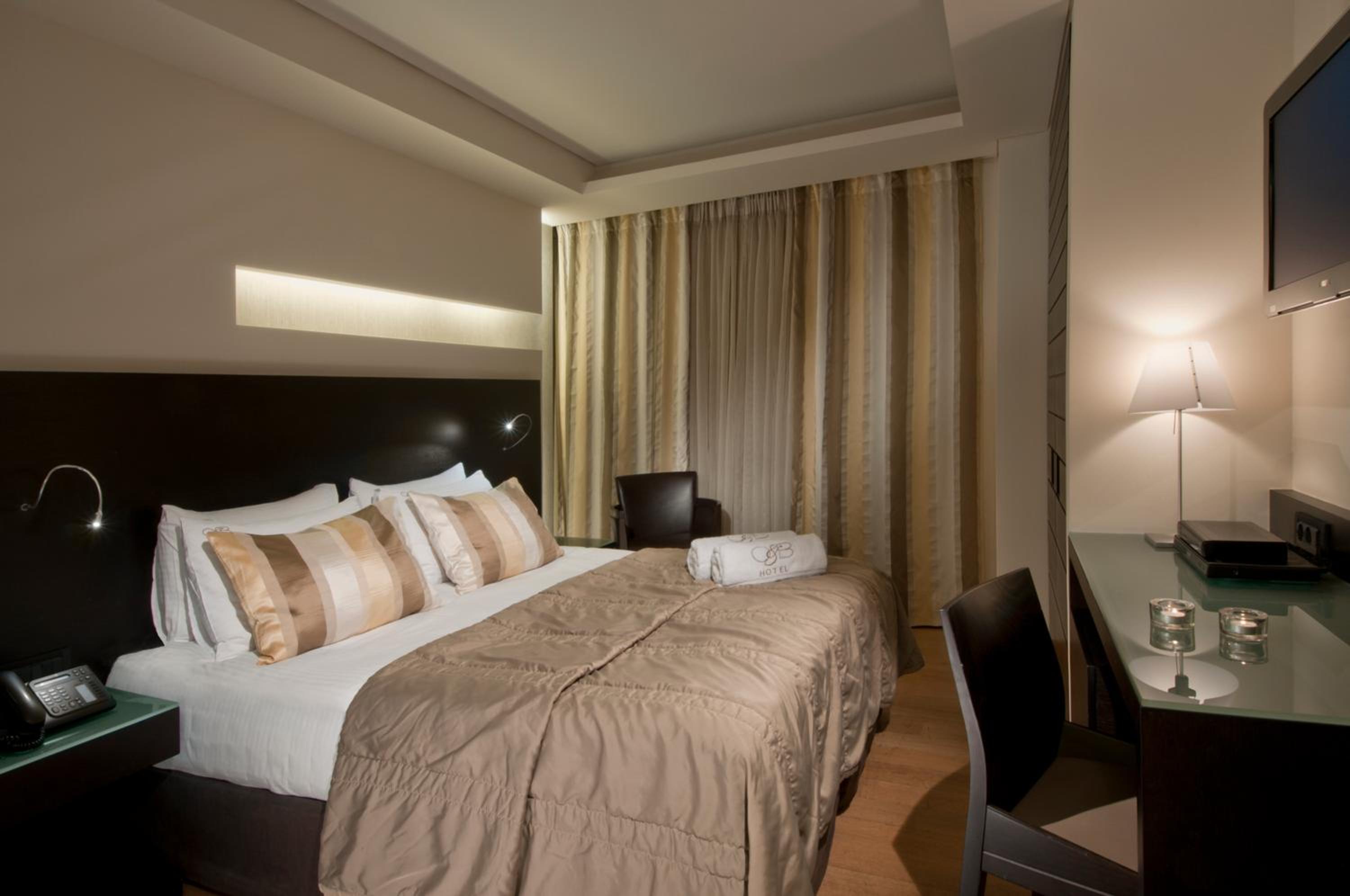 Standard Double or Twin Room thumbnail 6