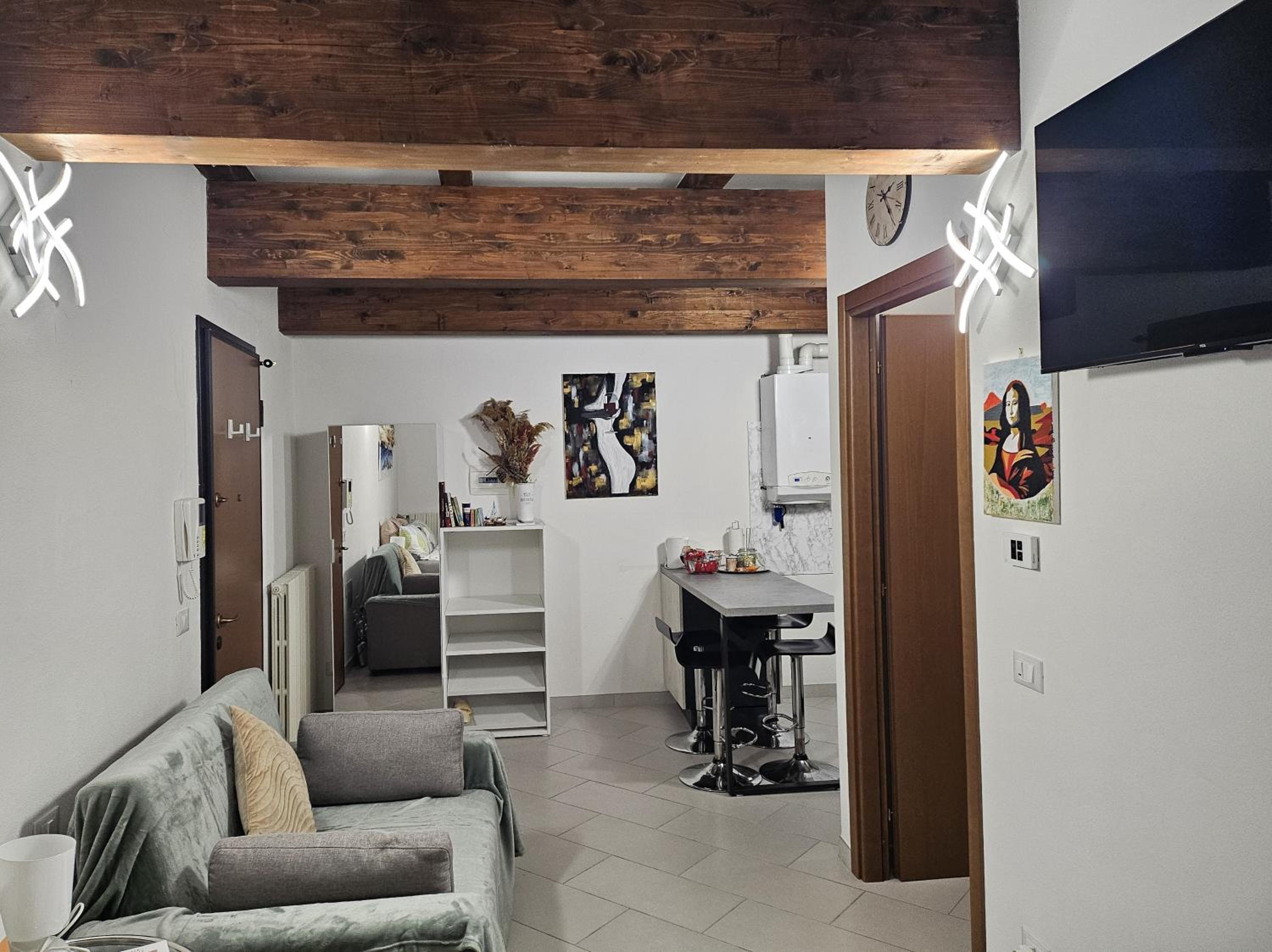 One-Bedroom Apartment photo 3