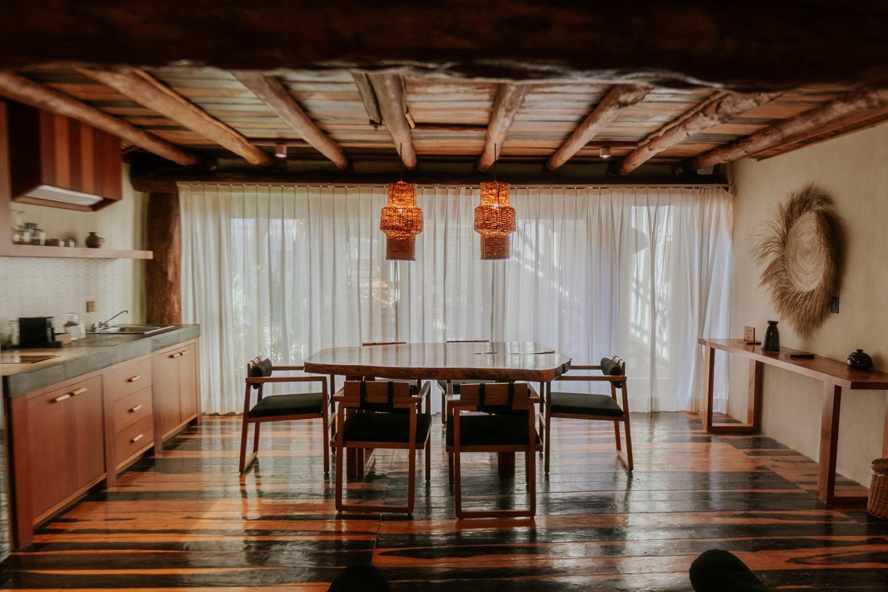 Deluxe Suite - Photo 18