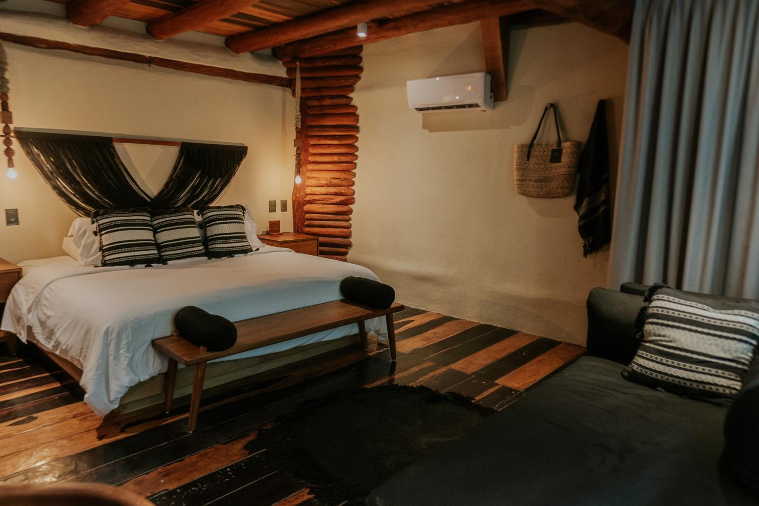 Deluxe Suite - Photo 21