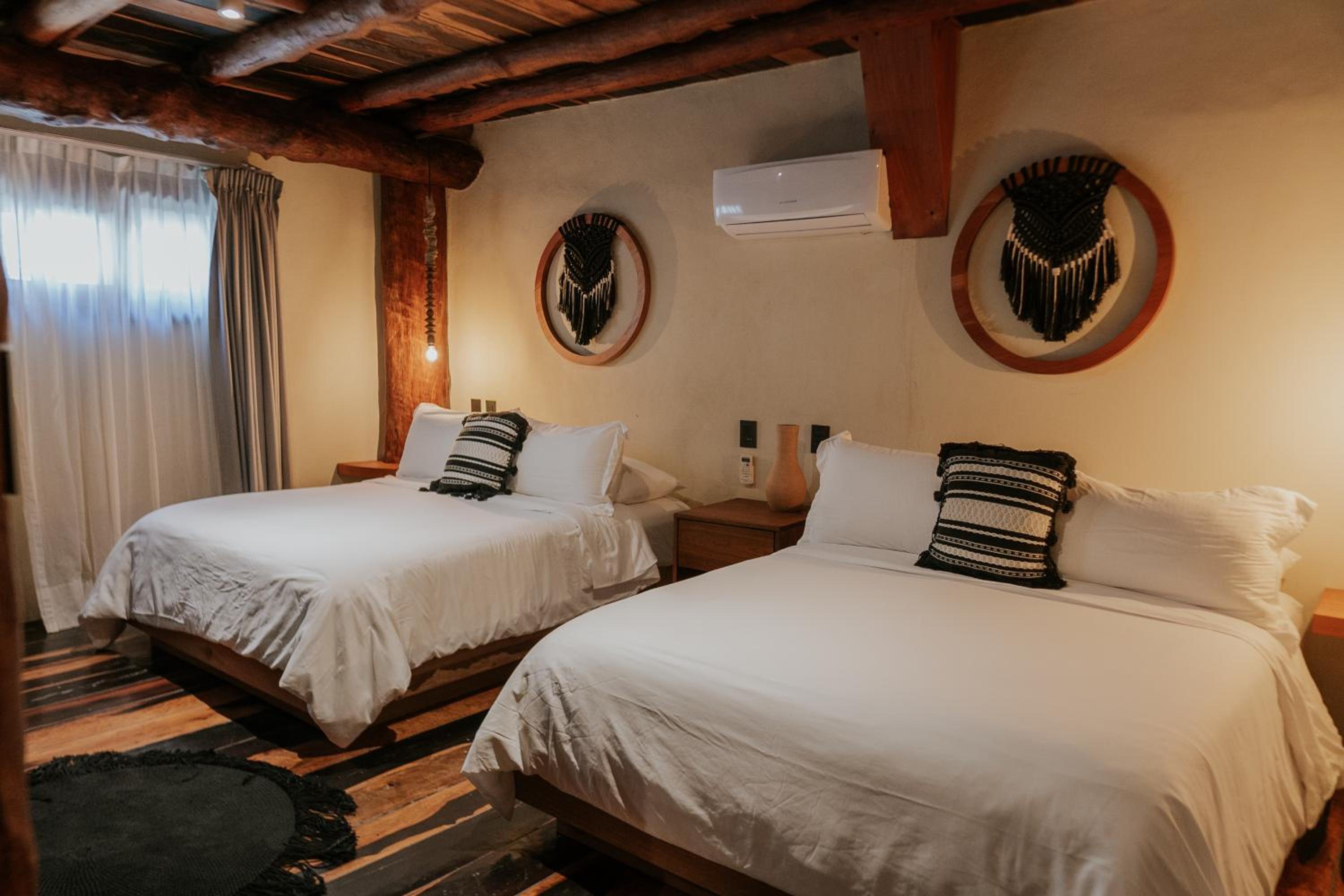 Deluxe Suite - Photo 12