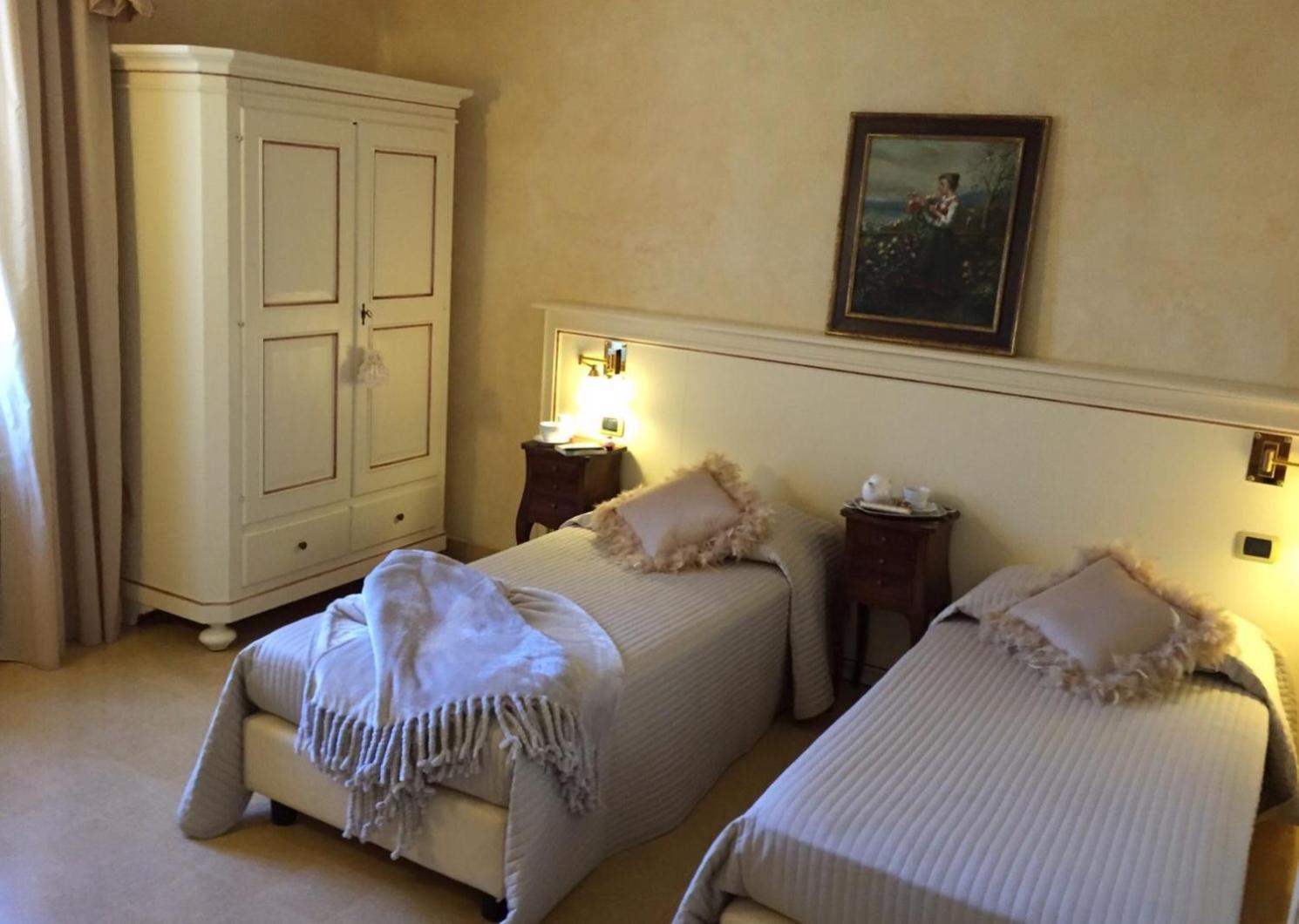 Deluxe Double or Twin Room photo 2