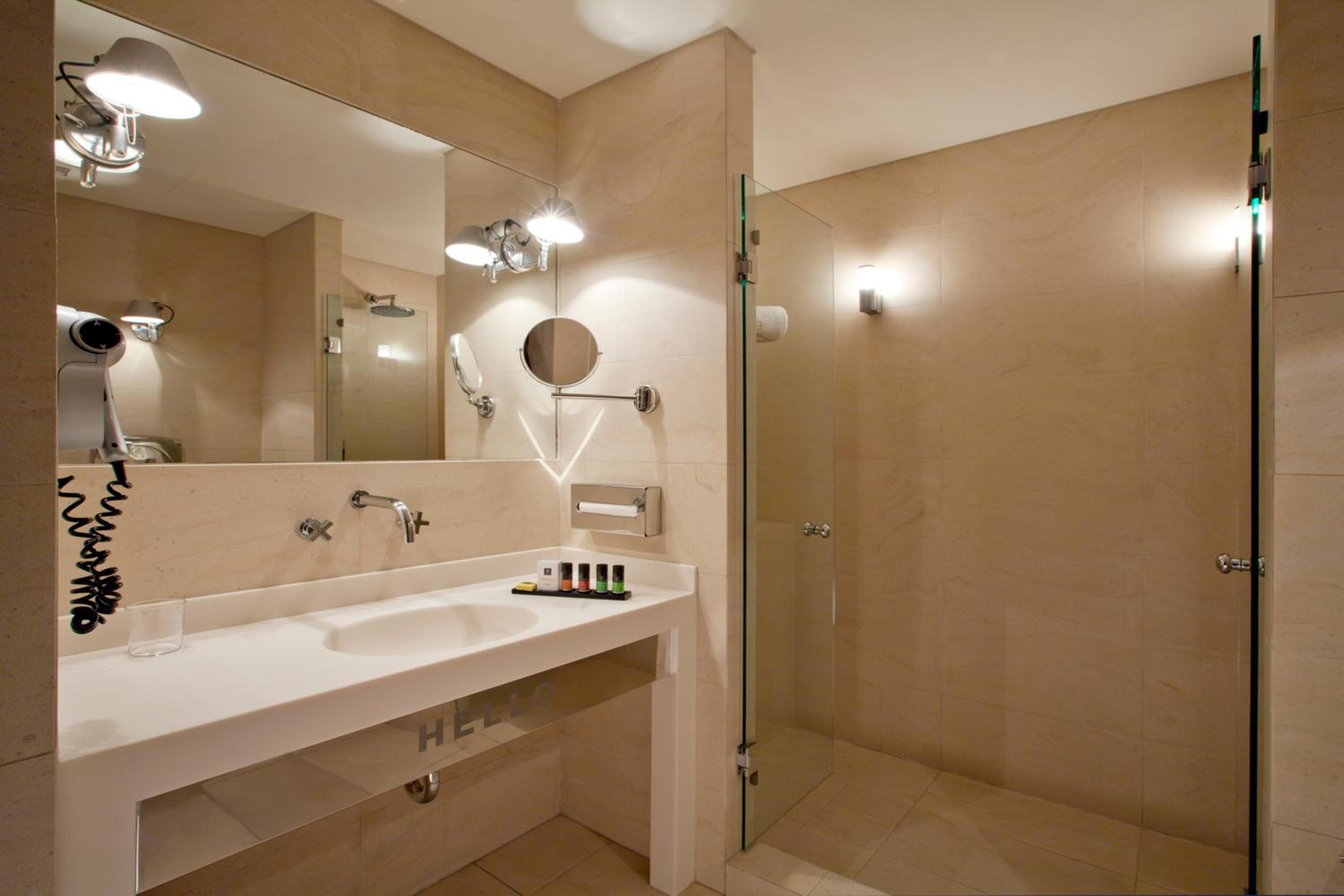 Superior Double or Twin Room thumbnail 5
