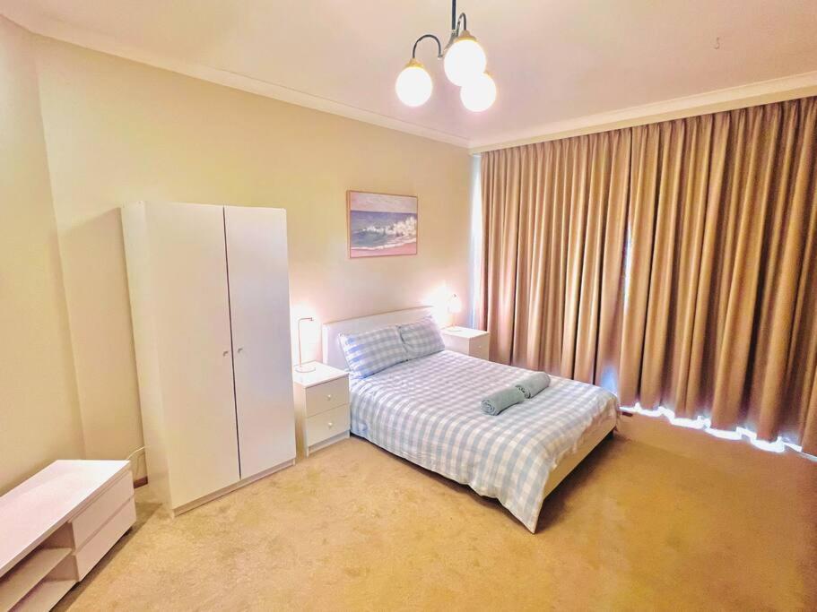 Three-Bedroom House photo 2