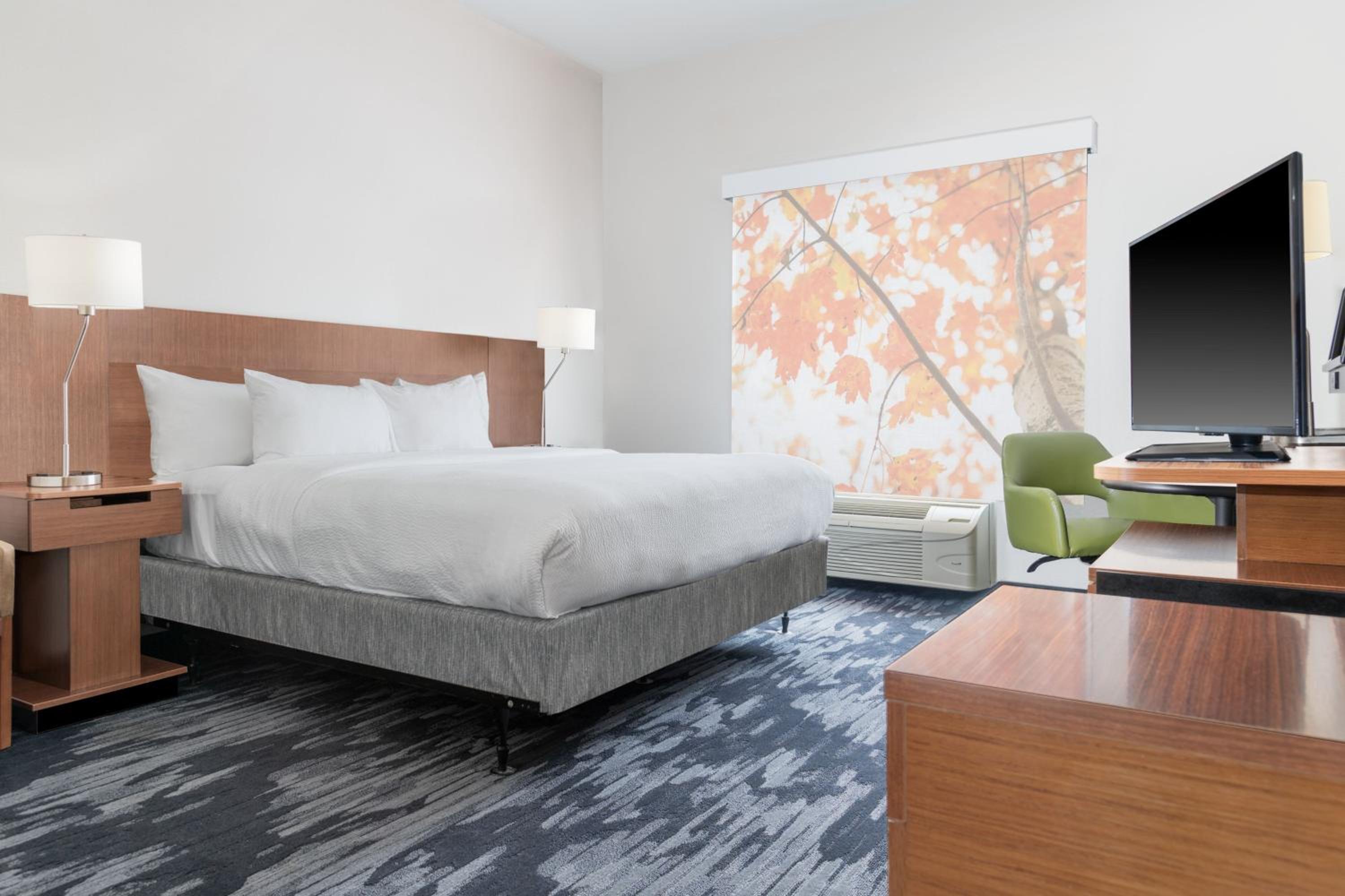 King Room with Adapted Tub - Mobility Accessible