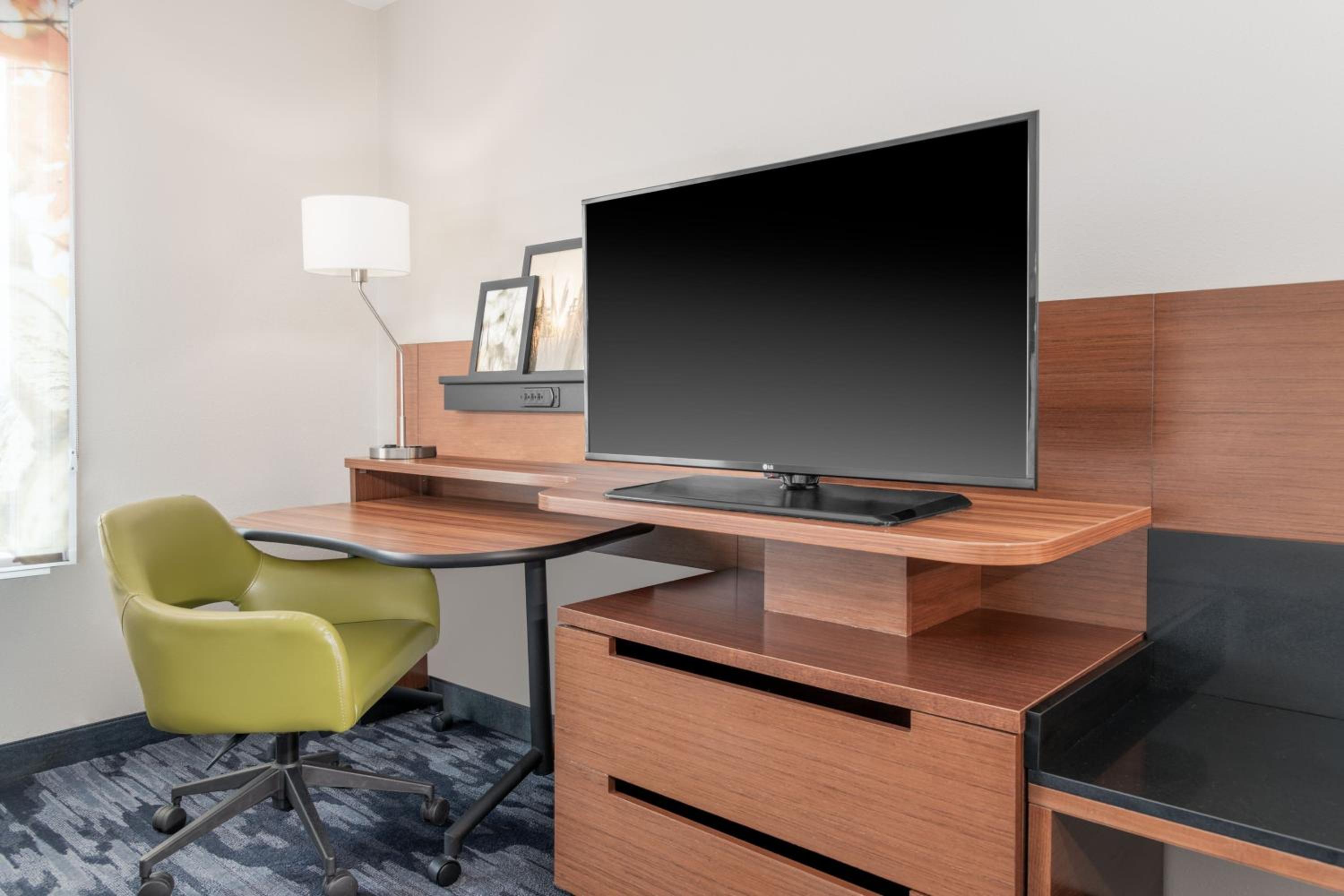 King Room with Roll-in Shower - Mobility and Hearing Accessible