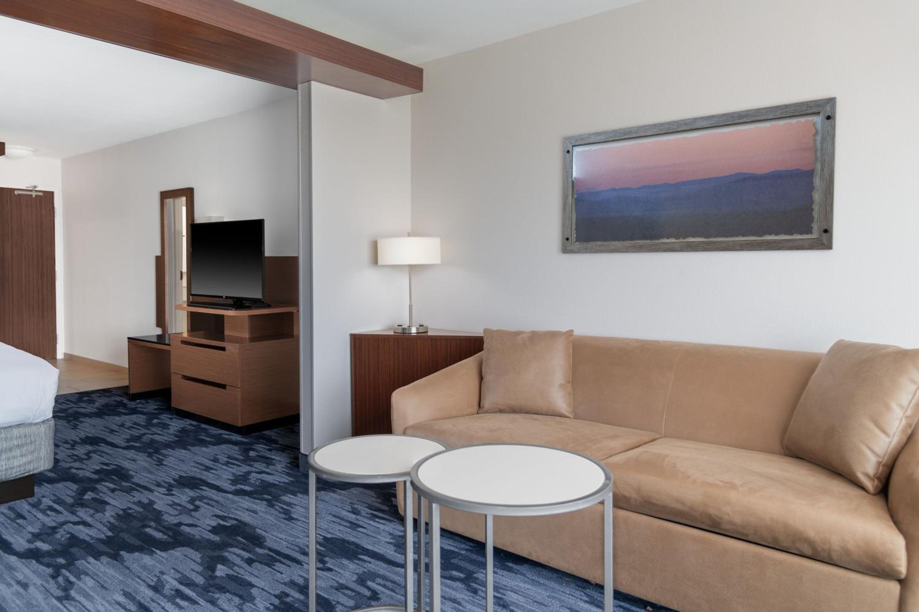 King Suite with Sofa Bed and Adapted Tub - Mobility Accessible