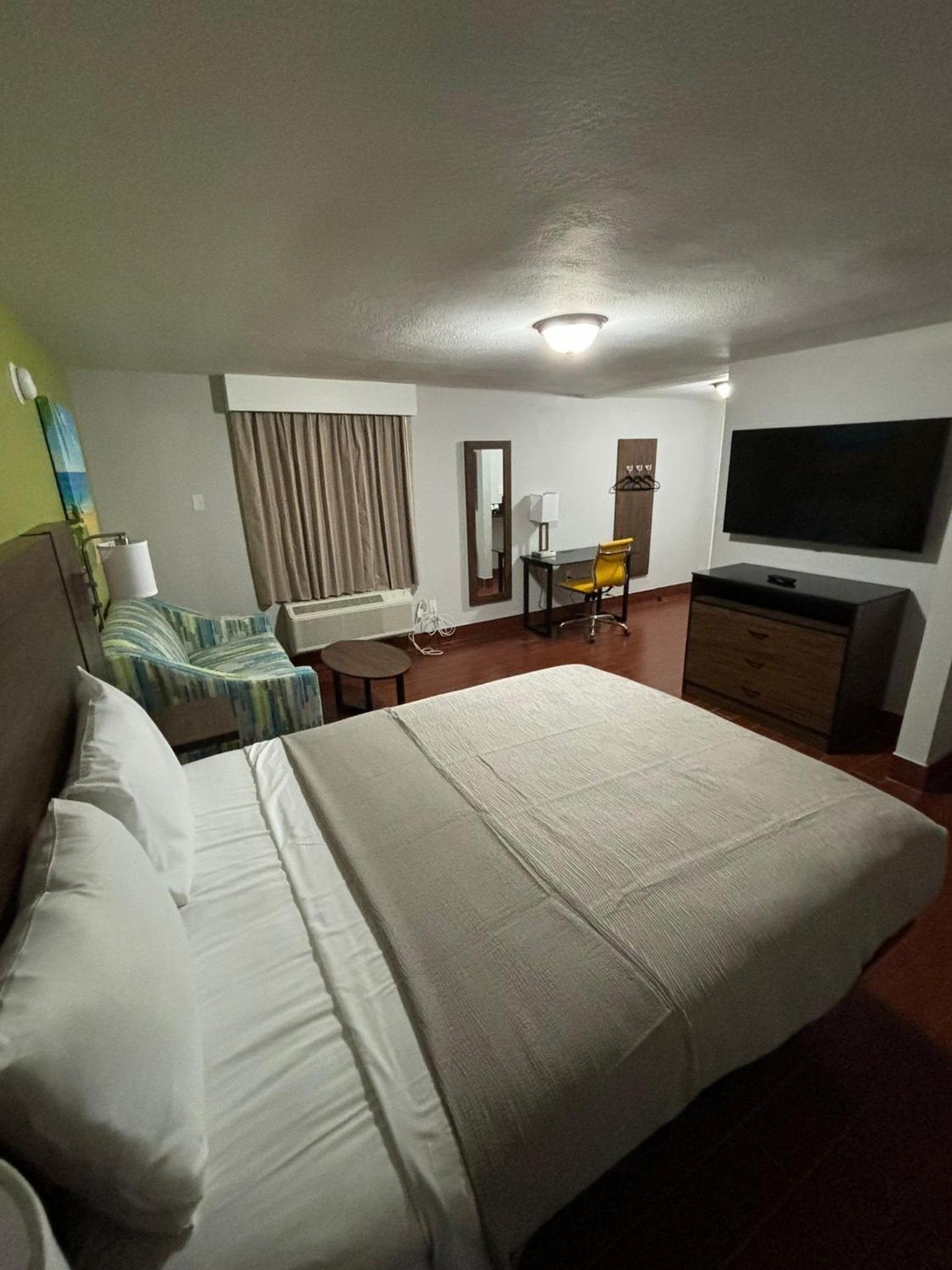 Cottage Suite with One Queen Bed - Non-Smoking - Photo 1