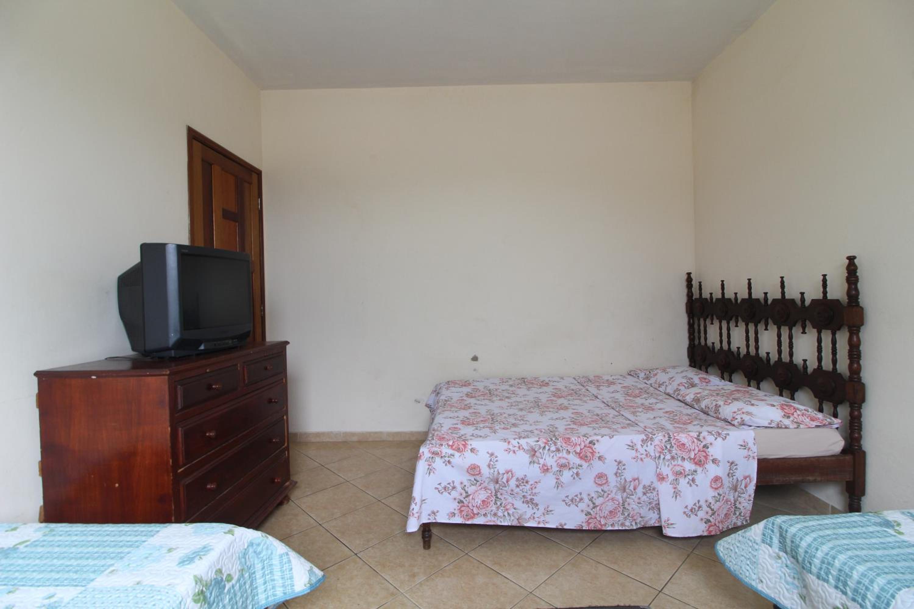 Economy Quadruple Room with Shared Bathroom photo 2