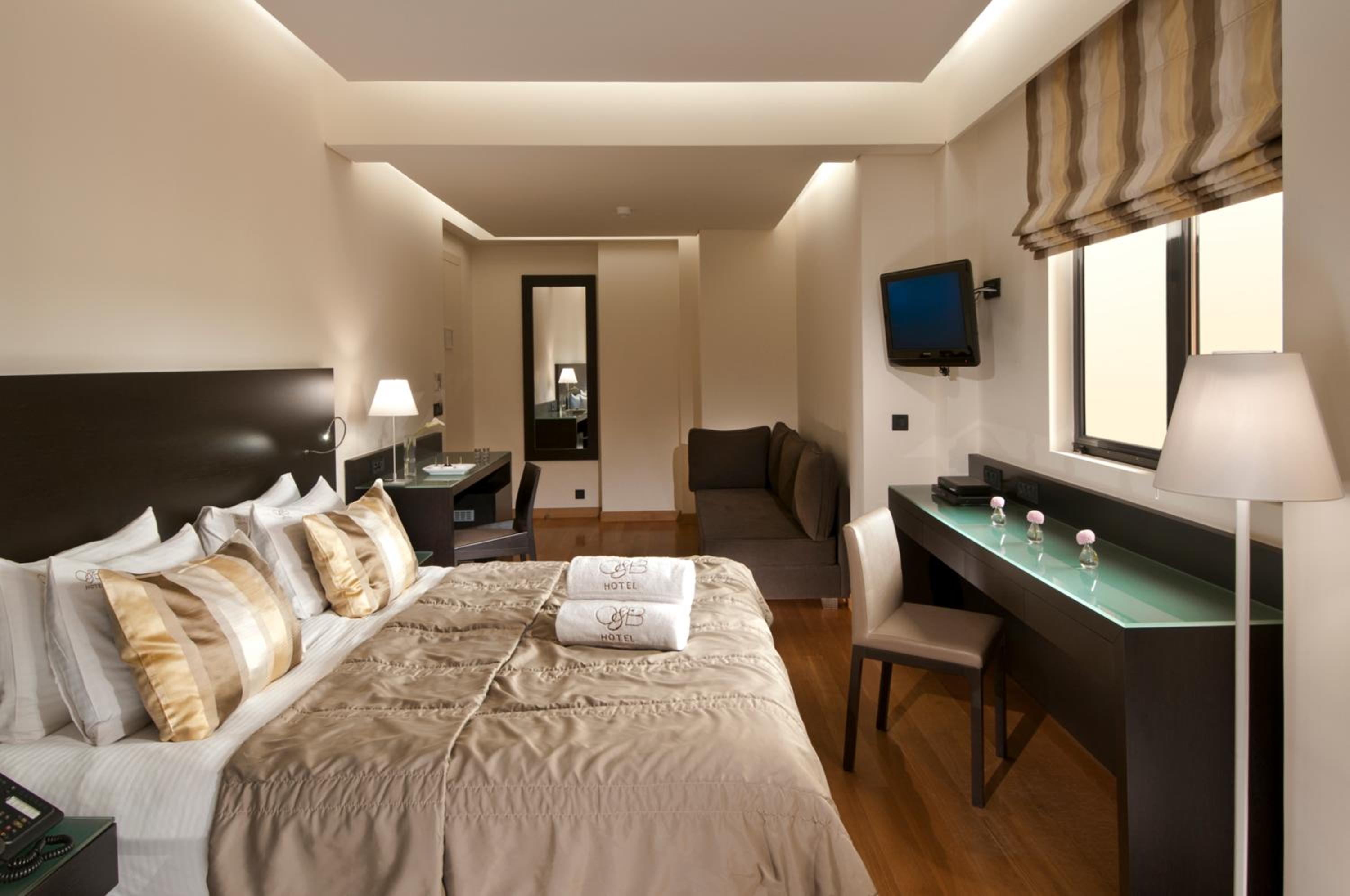 Family Room thumbnail 5