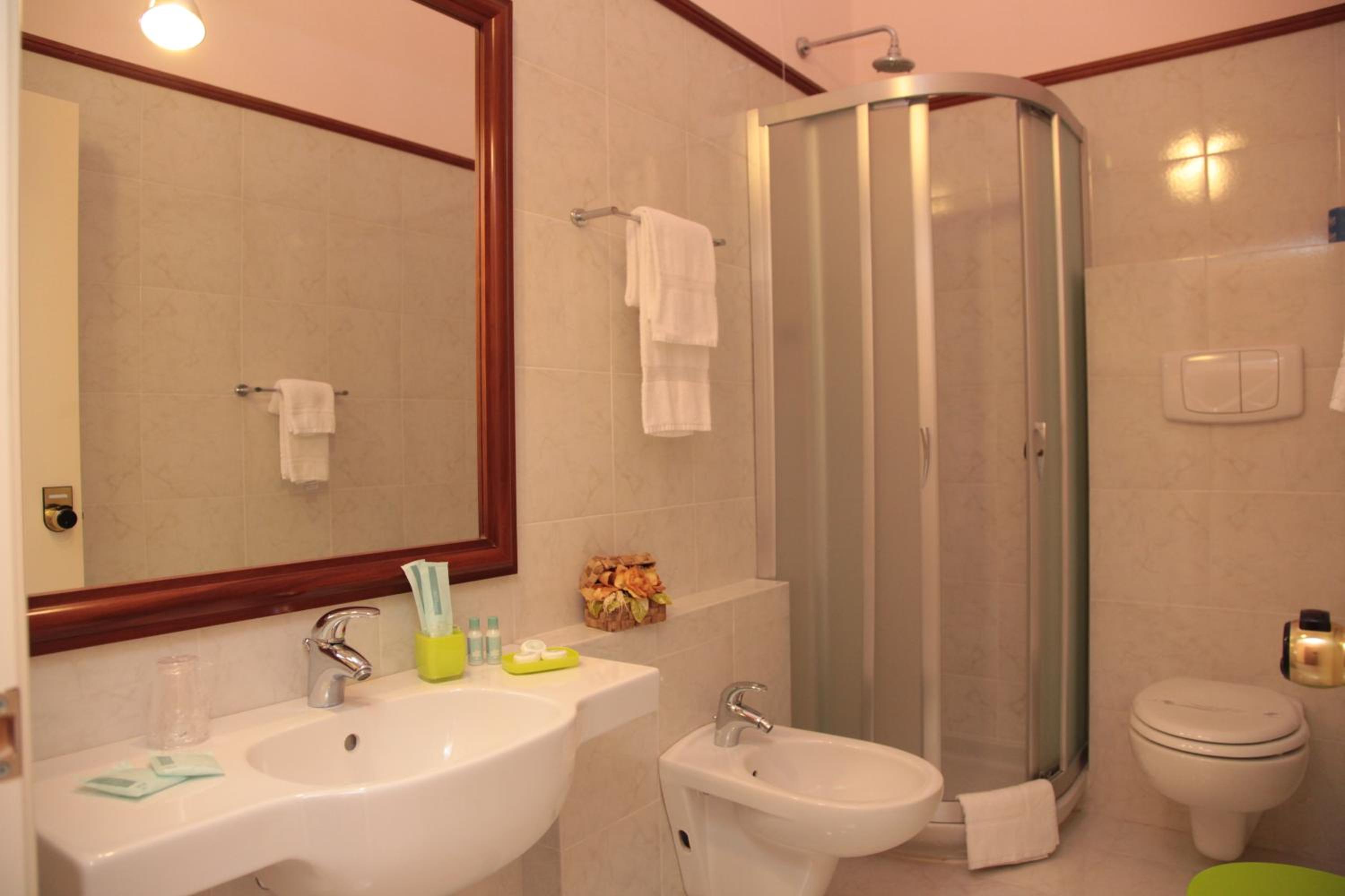 Comfort Triple Room - Photo 4