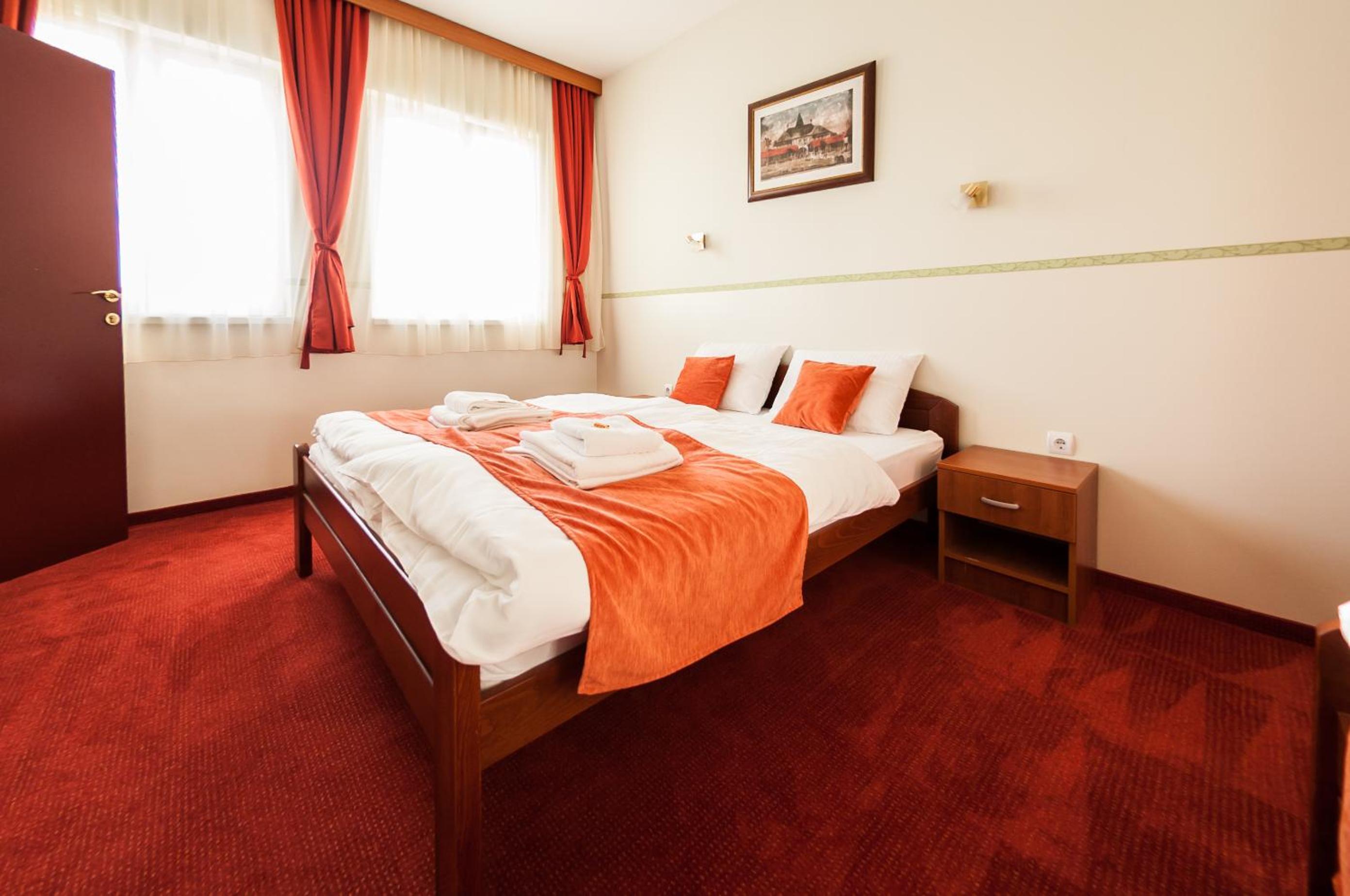 One-Bedroom Apartment (4 Adults + 1 Child)