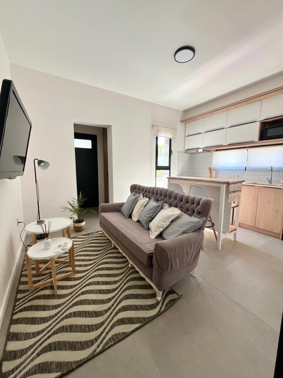 One-Bedroom Apartment - Non-Smoking photo 1