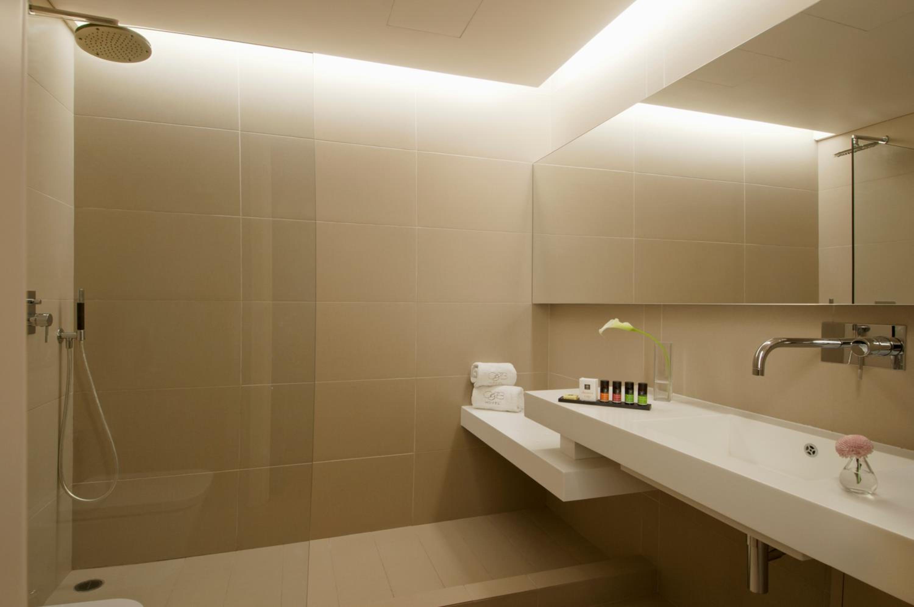 Petite Suite with Private Terrace thumbnail 5