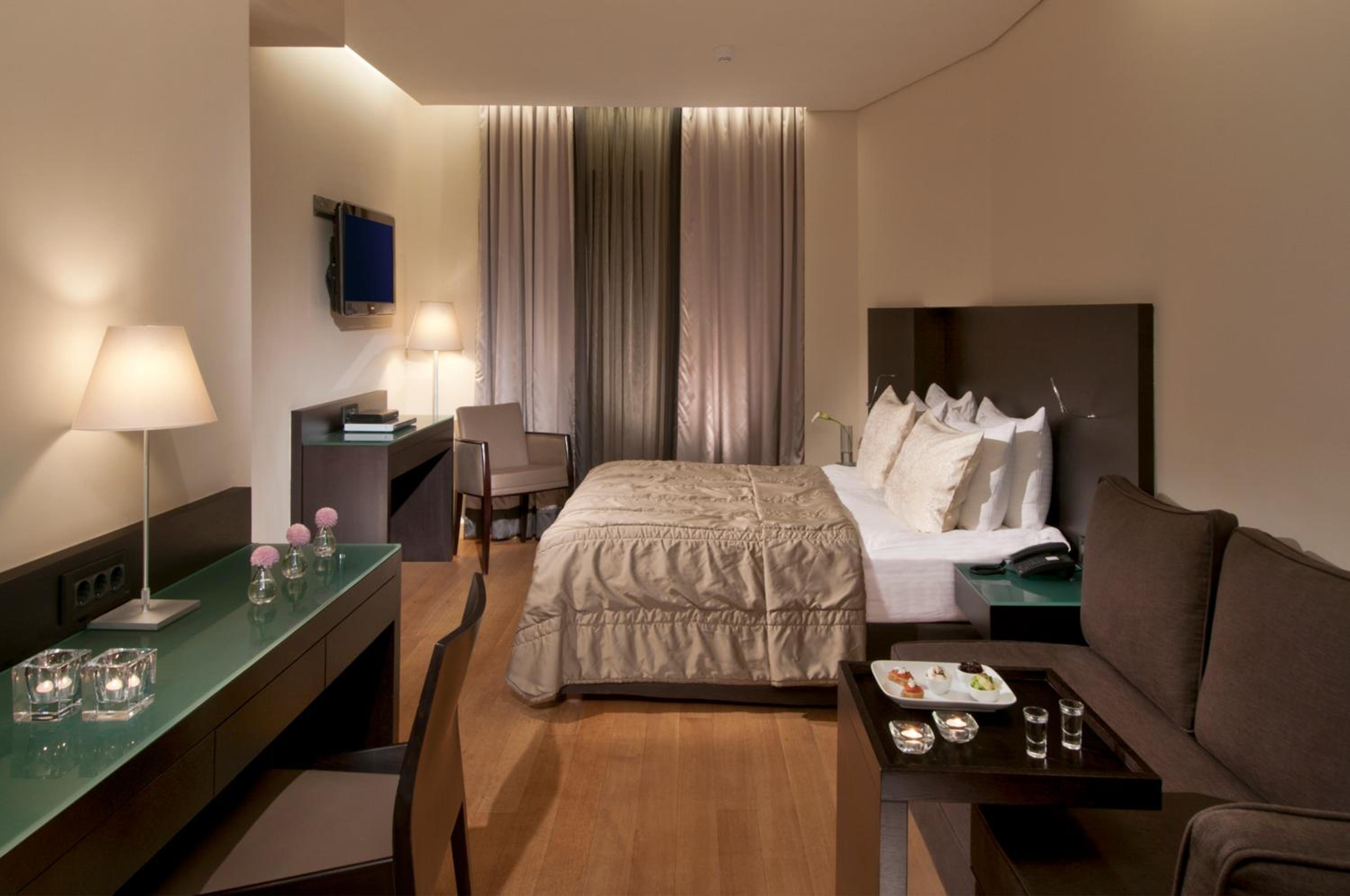 Junior Suite with Private Terrace thumbnail 5