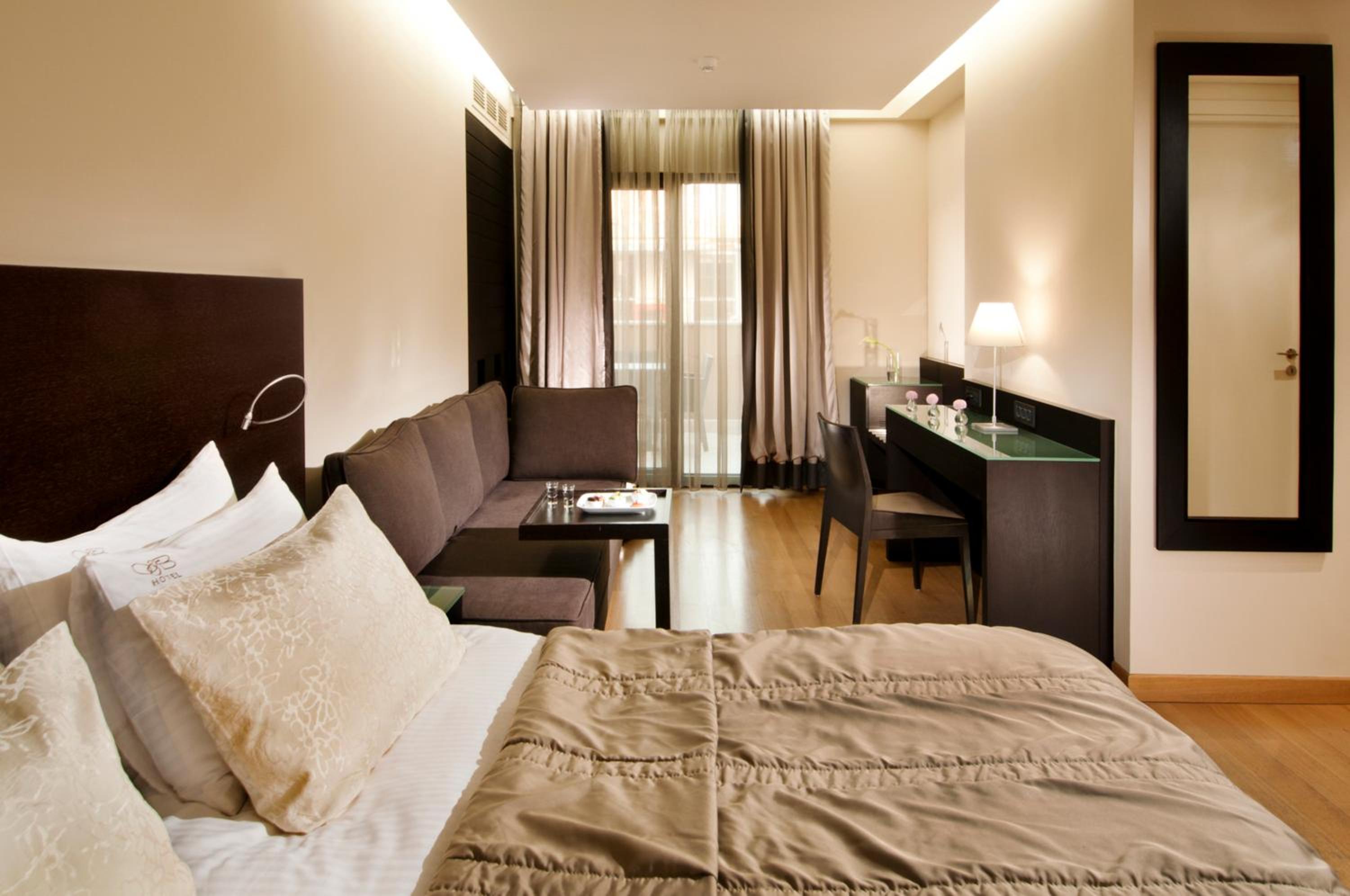 Junior Suite with Private Terrace thumbnail 5