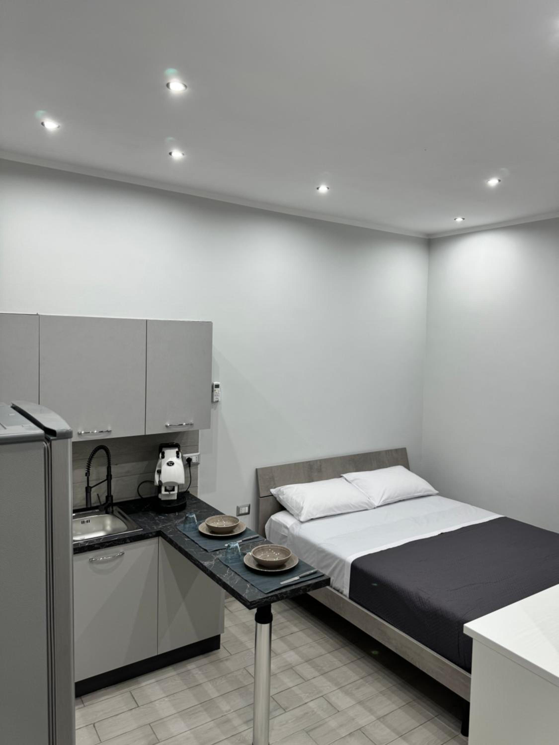 One-Bedroom Apartment photo 1