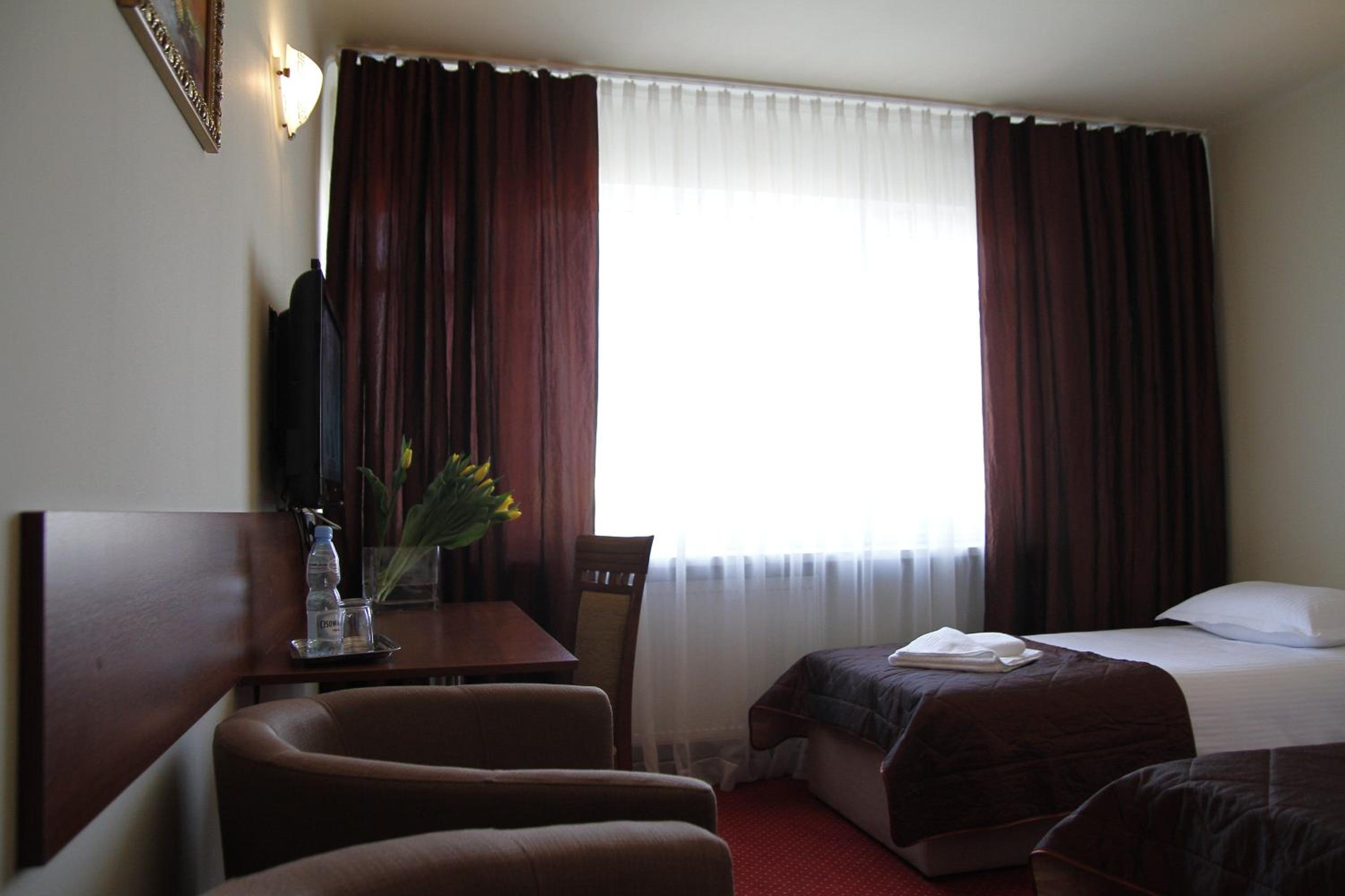 Double or Twin Room - Photo 8