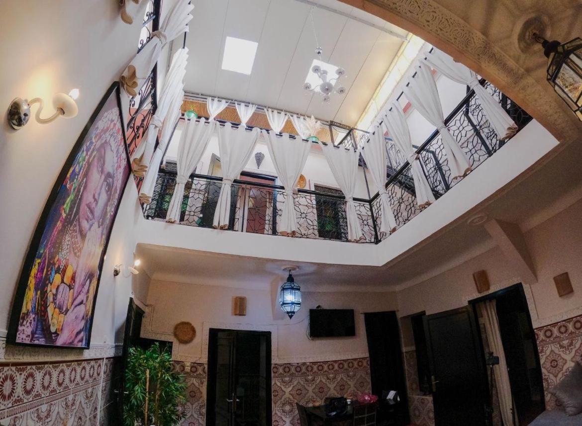 Villa - Photo 1