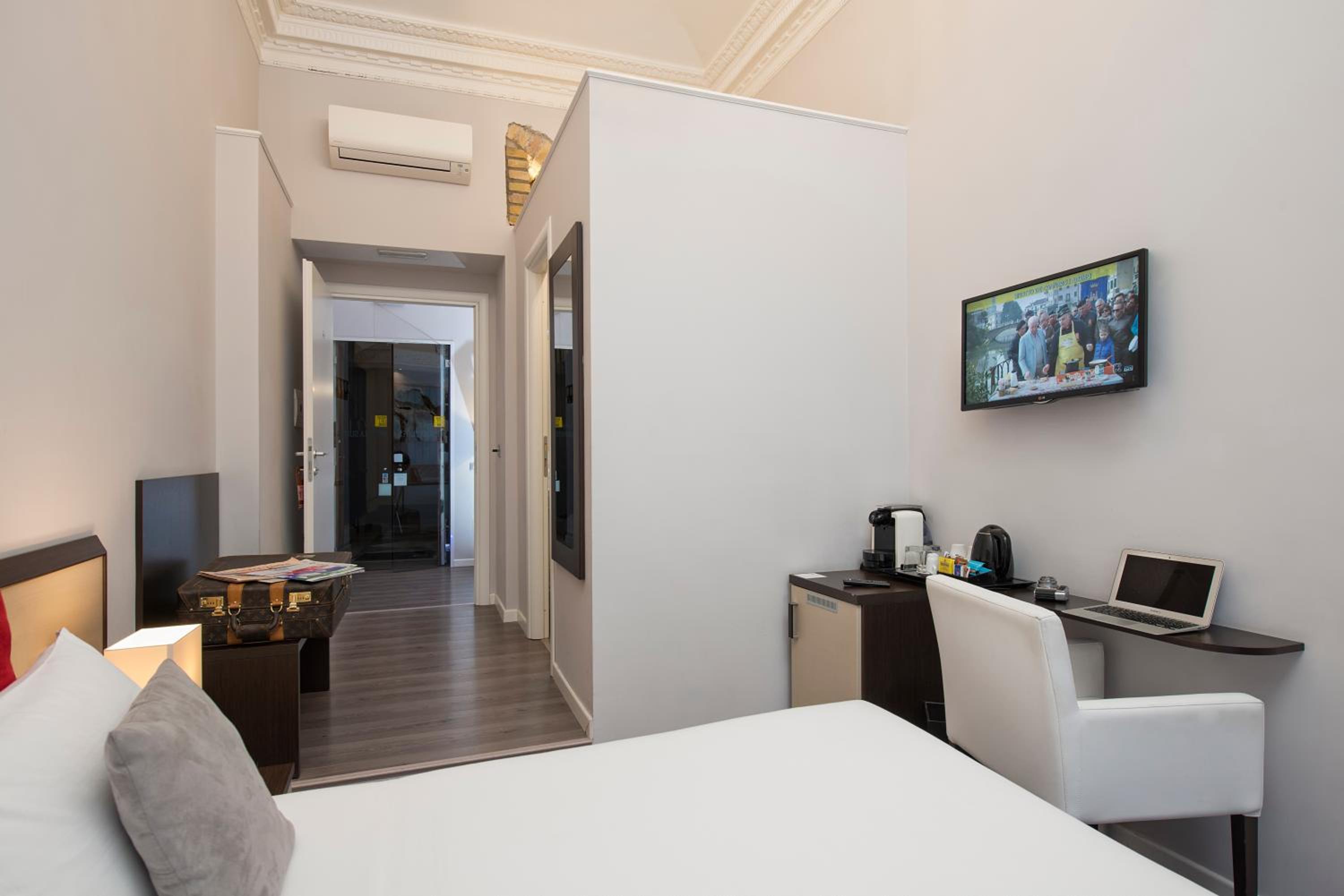 Standard Double Room photo 2