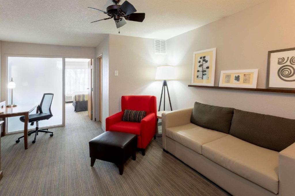 One-Bedroom King Suite - Photo 1