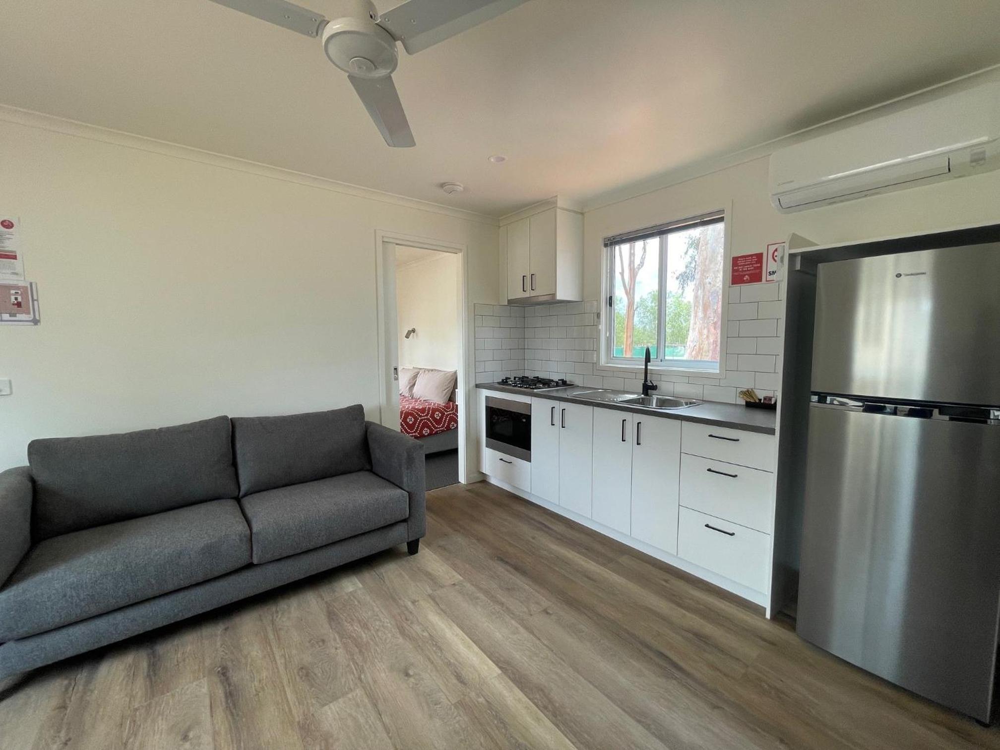 Cabin 2BR 6 Berth No pets Allowed photo 2