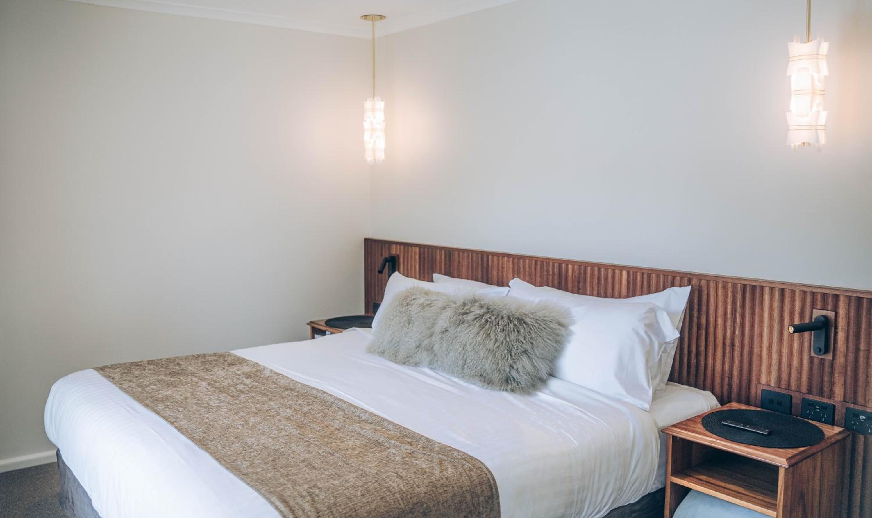 Maugean Suite photo 1