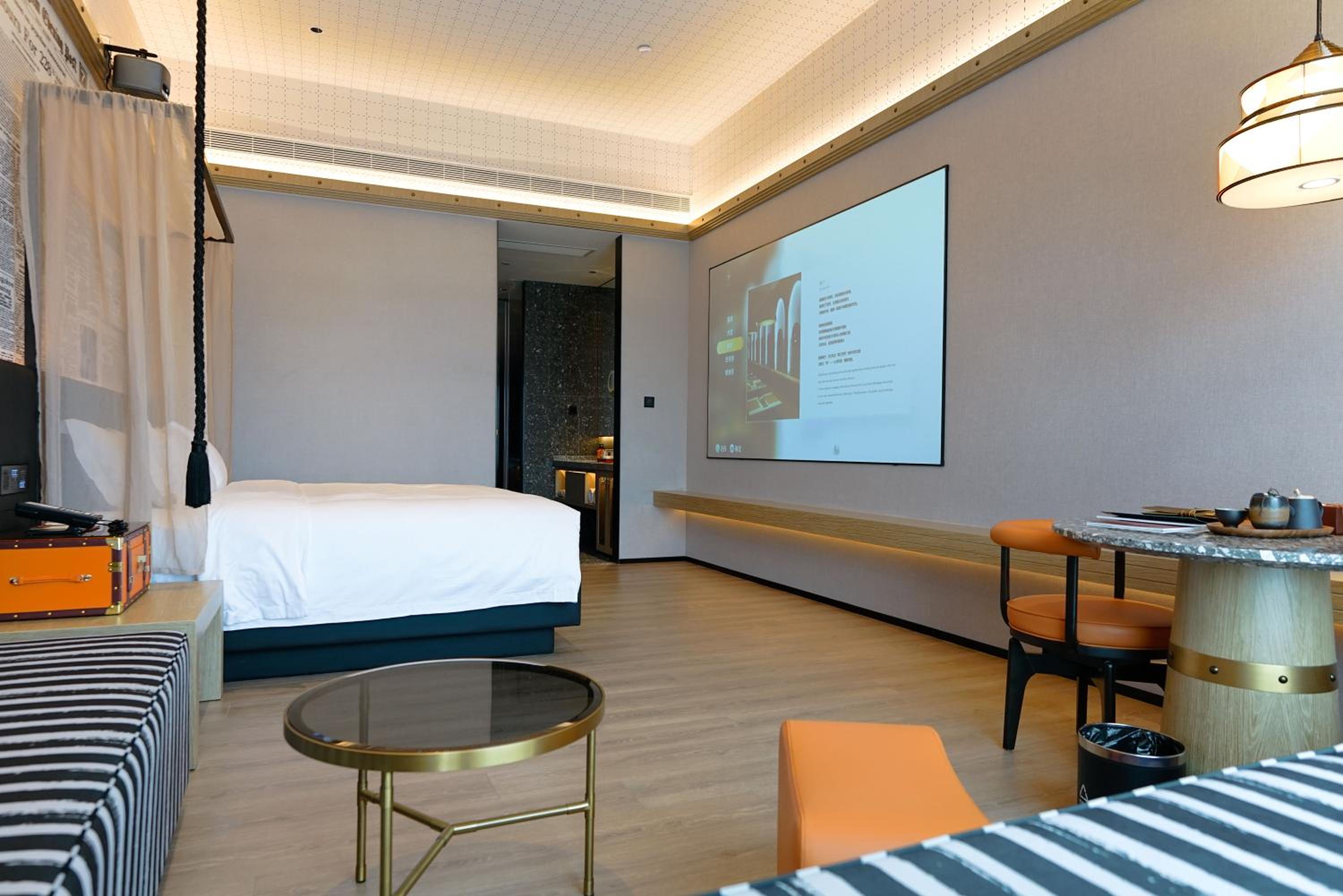 Standard King Room photo 2