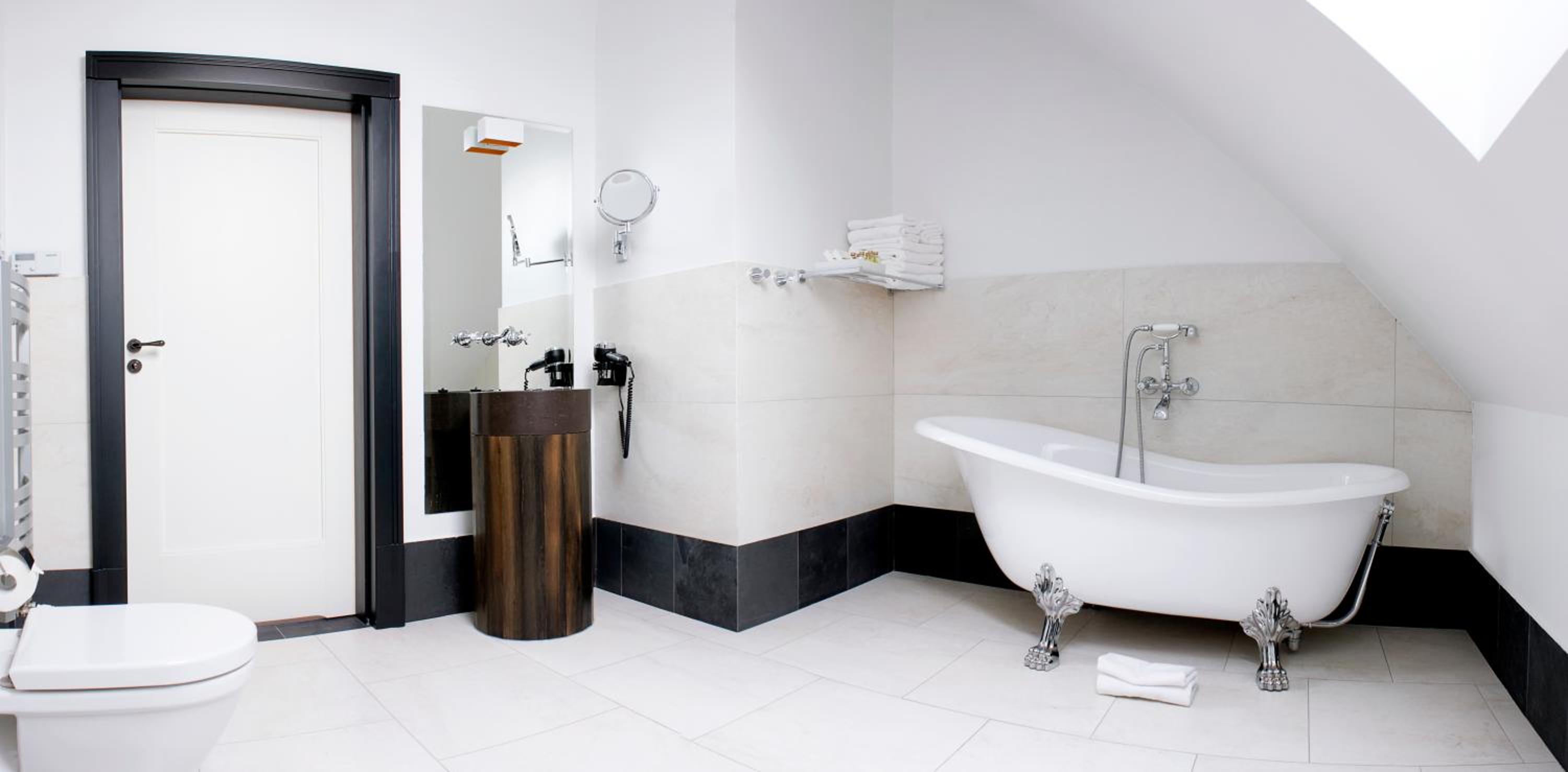 Deluxe Suite - Photo 13