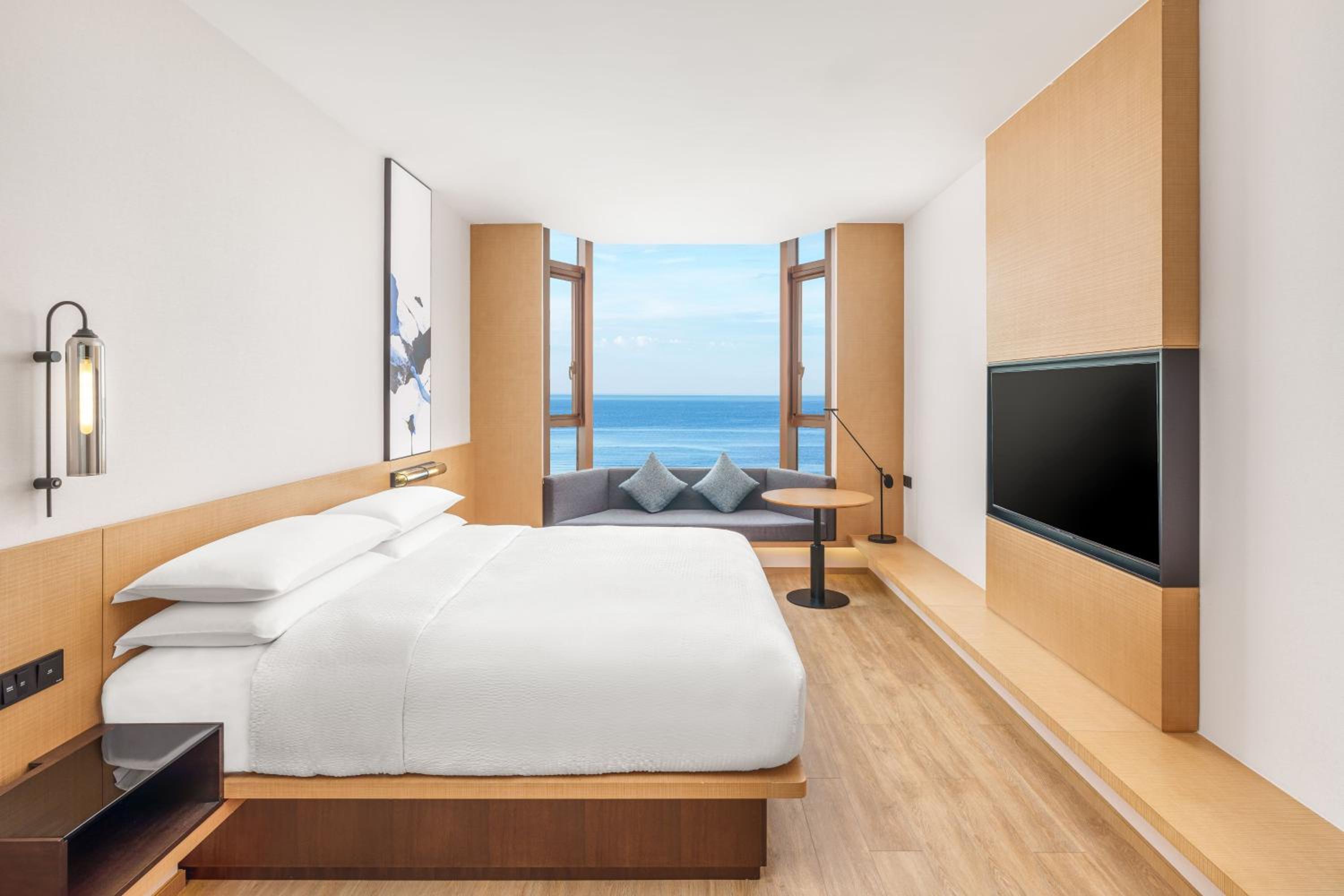 Standard King Room with Ocean View photo 3