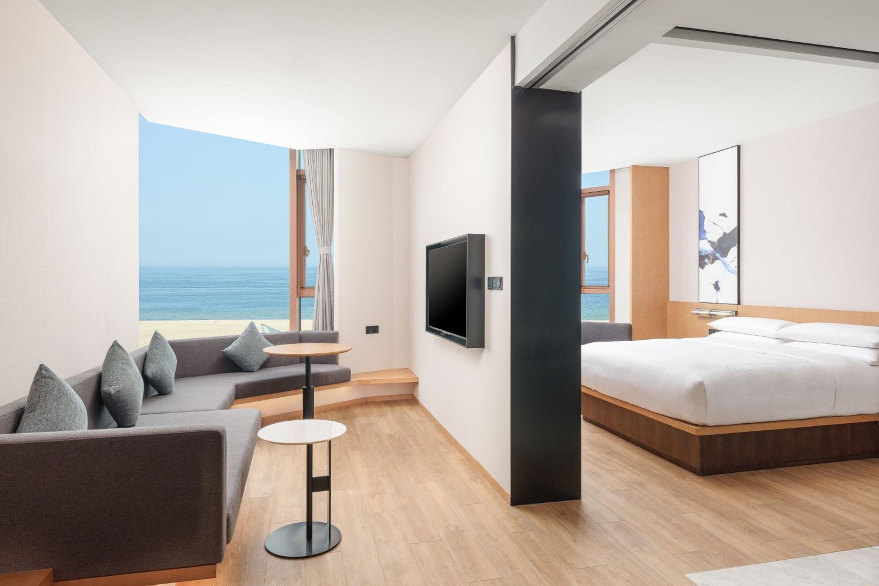 King Suite with Ocean View photo 2
