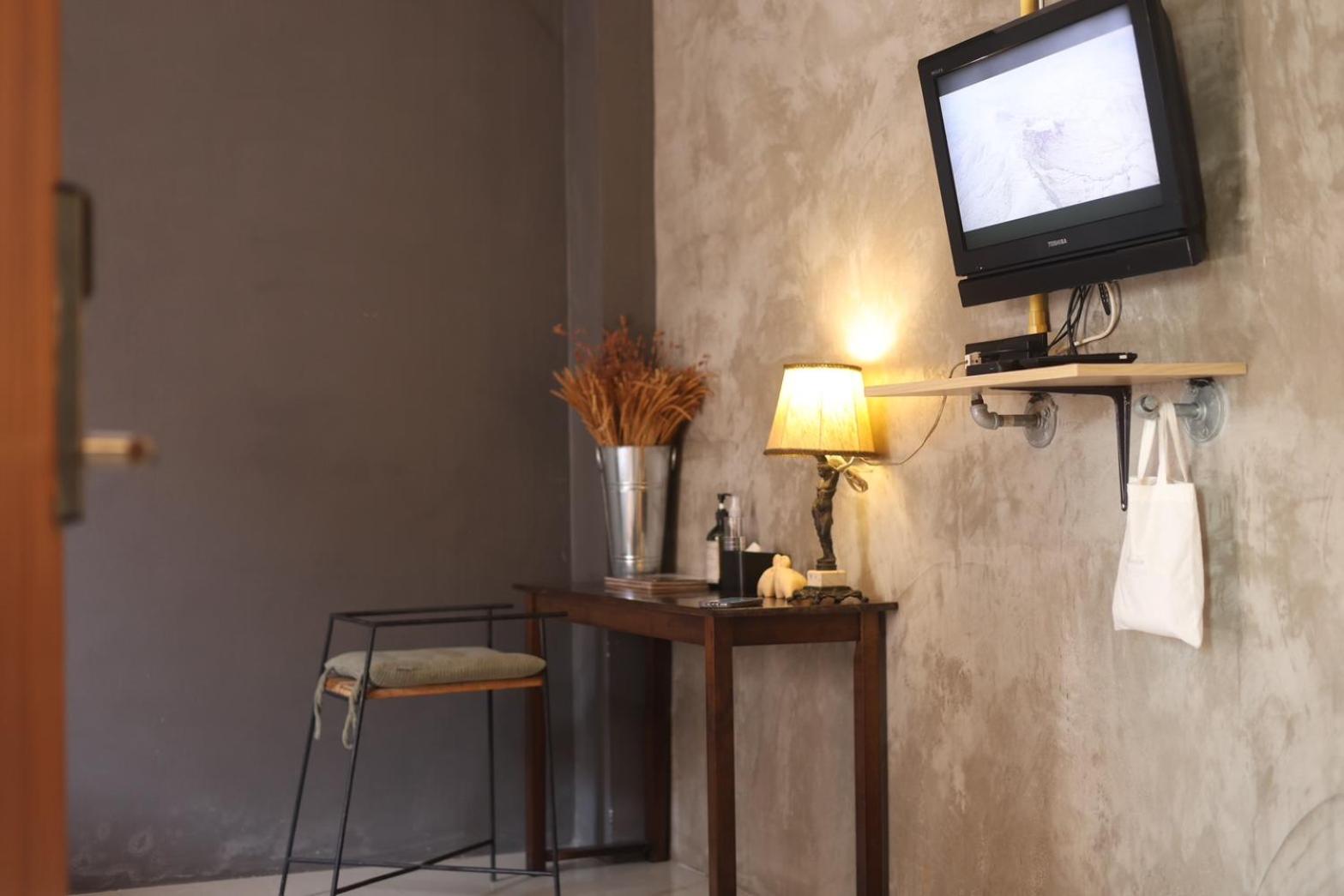 Double Room with Private Bathroom - Photo 9