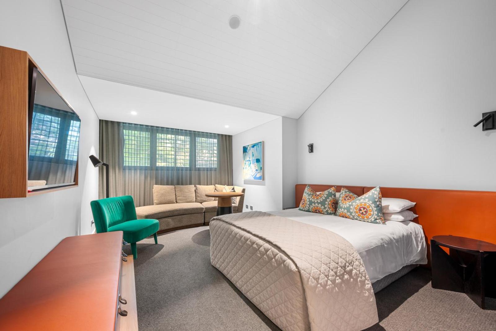 Deluxe Queen with Free Wi-Fi & Free Parking