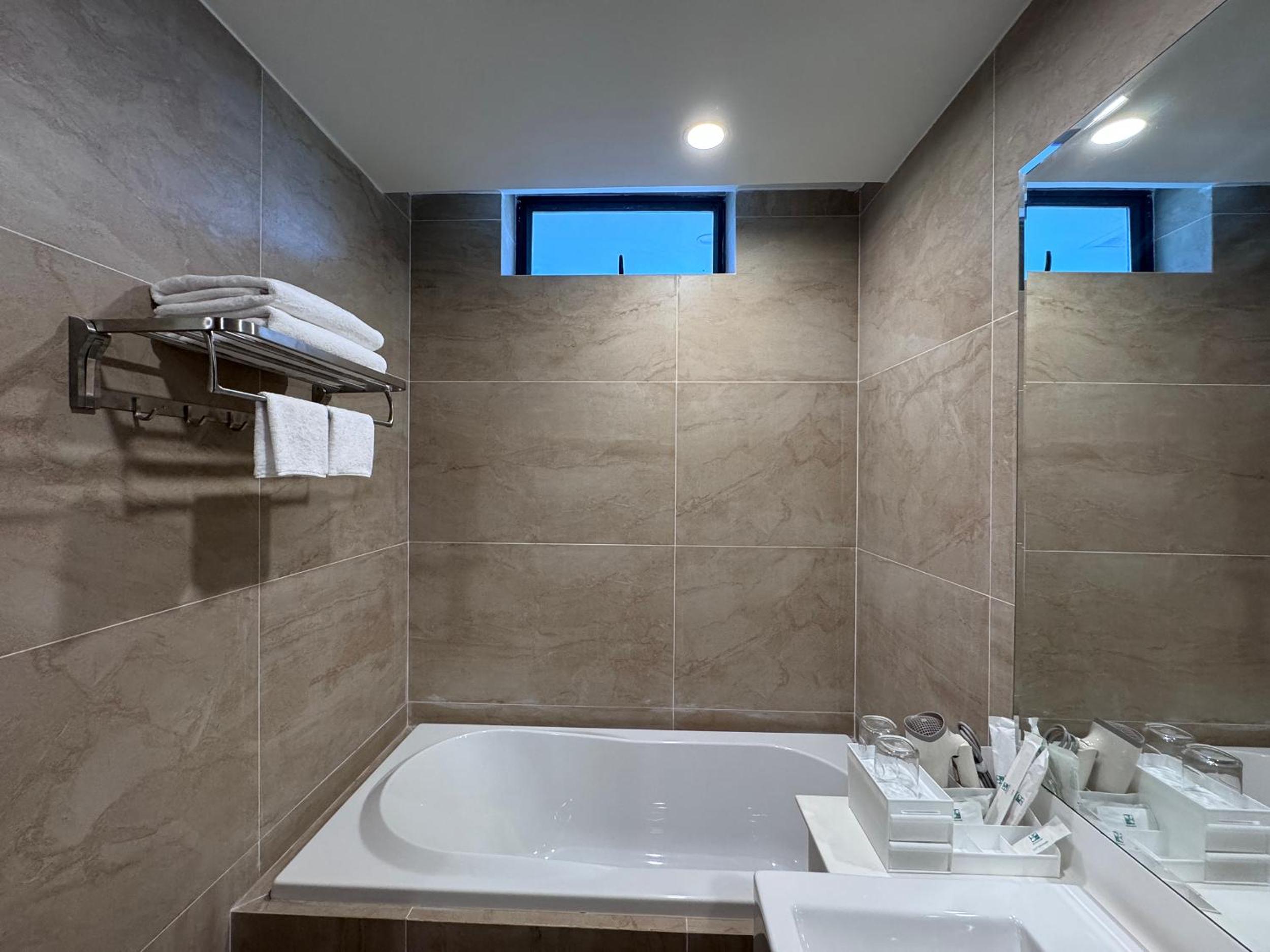 Deluxe Double Room - Photo 17