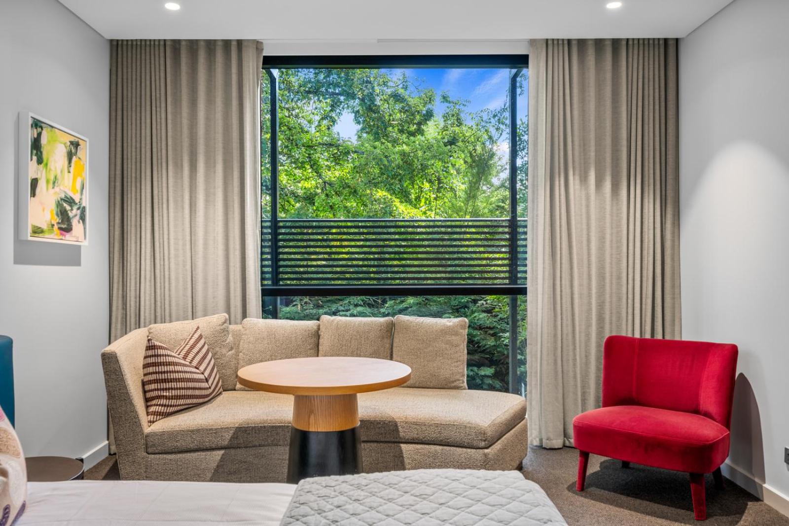 Deluxe King / Twin with Free Wi-Fi & Free Parking