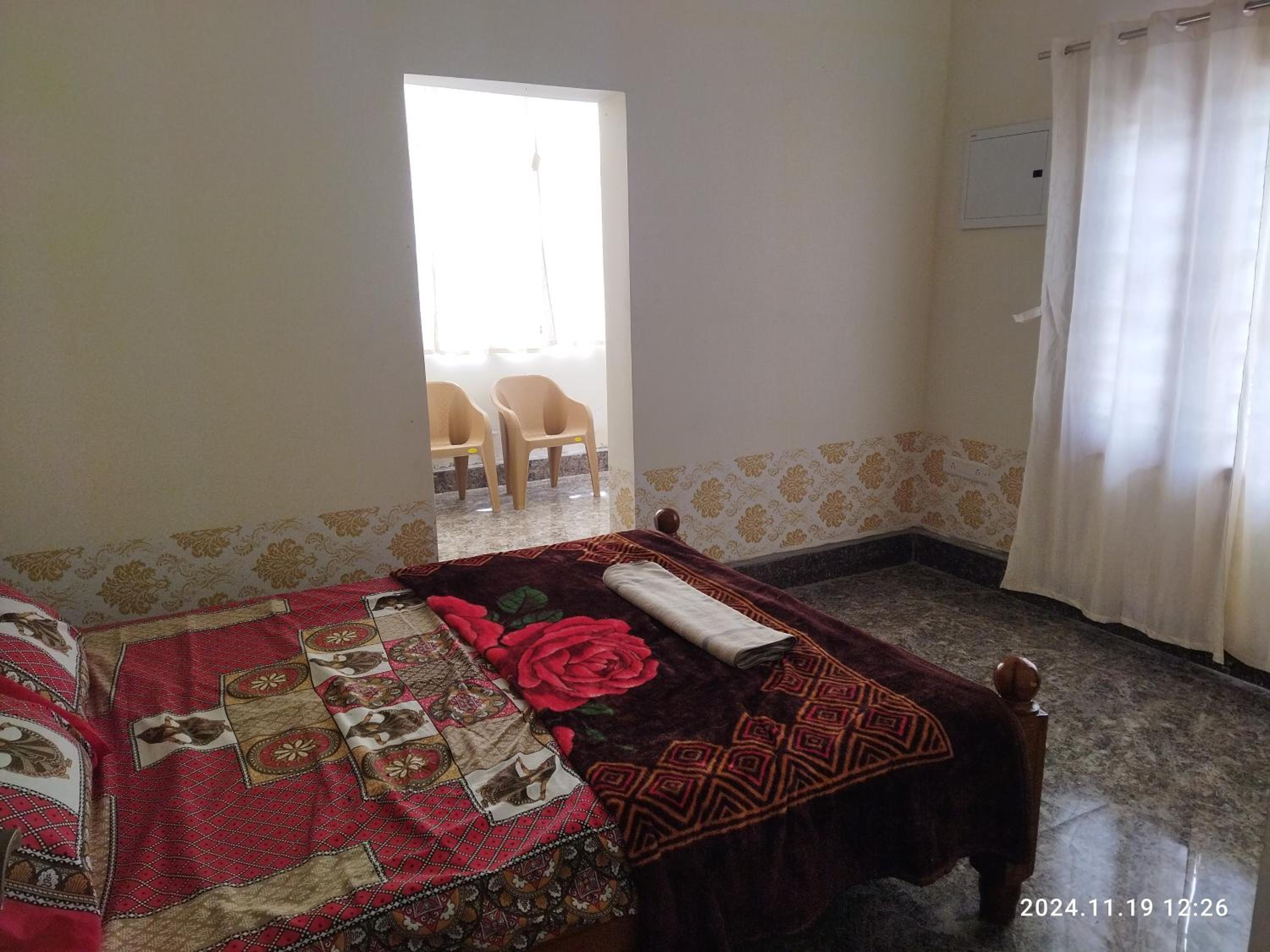 Deluxe King Suite photo 1