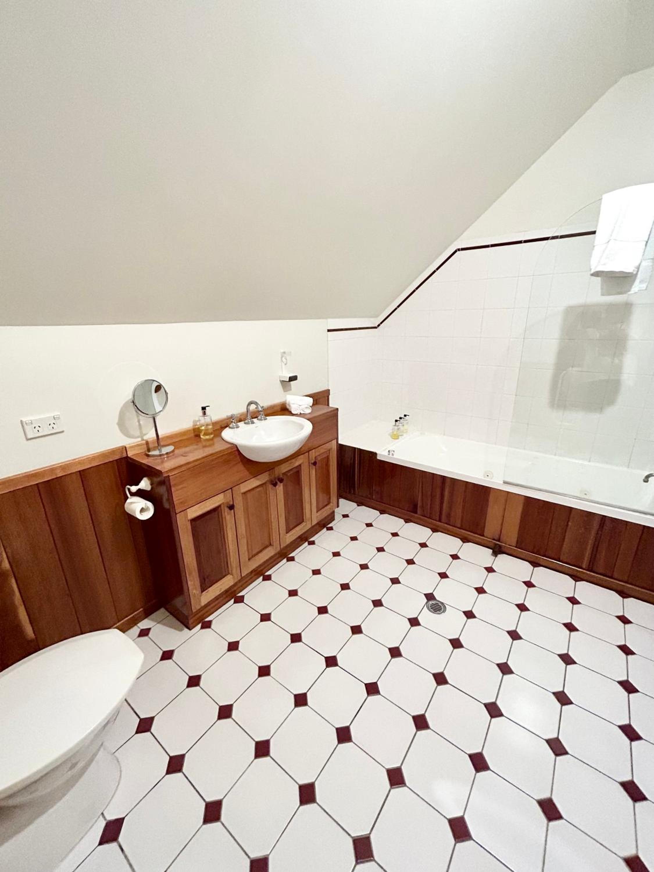 One-Bedroom Suite With Sea View photo 2