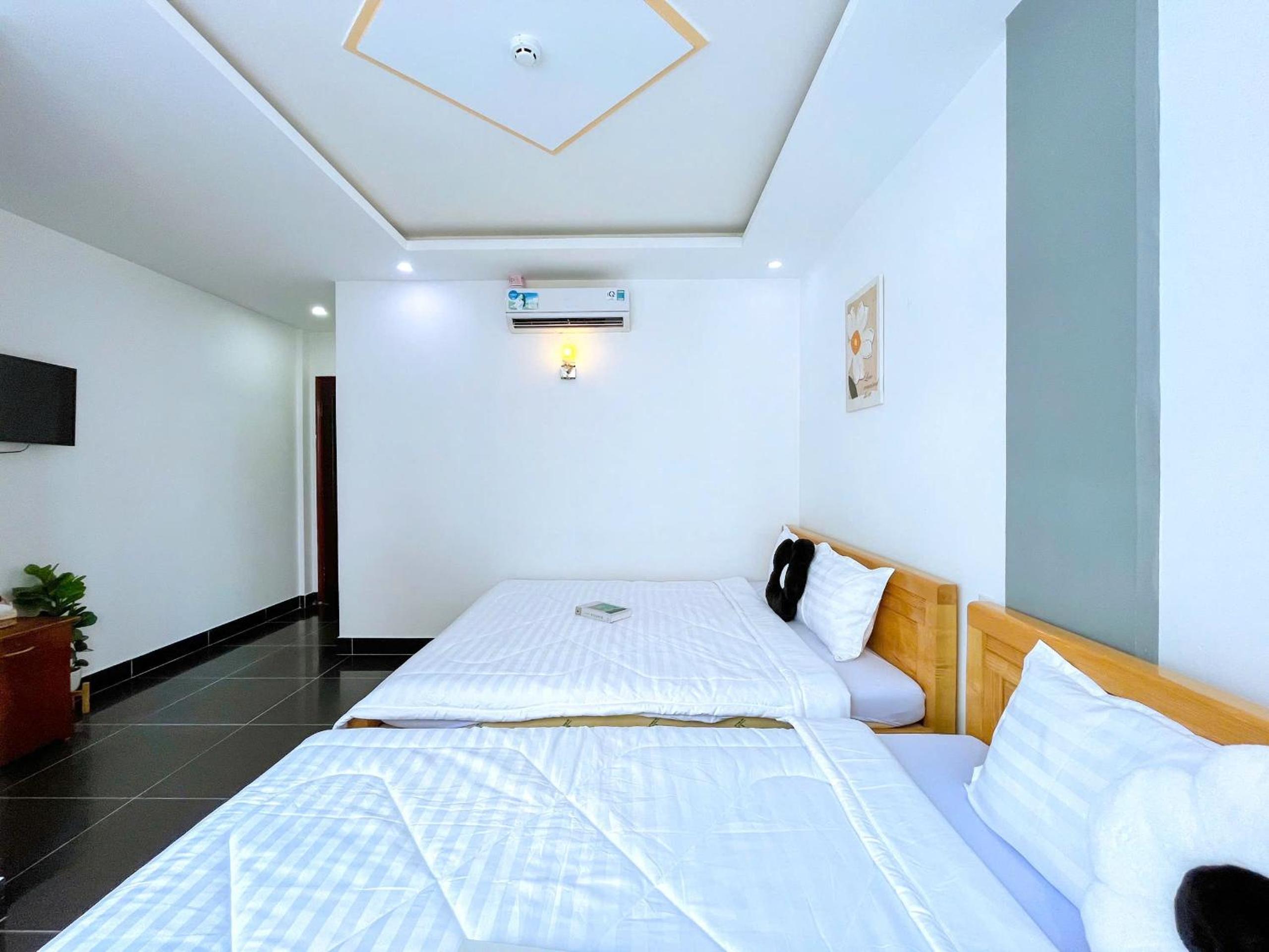Quadruple Room With Balcony - Photo 13